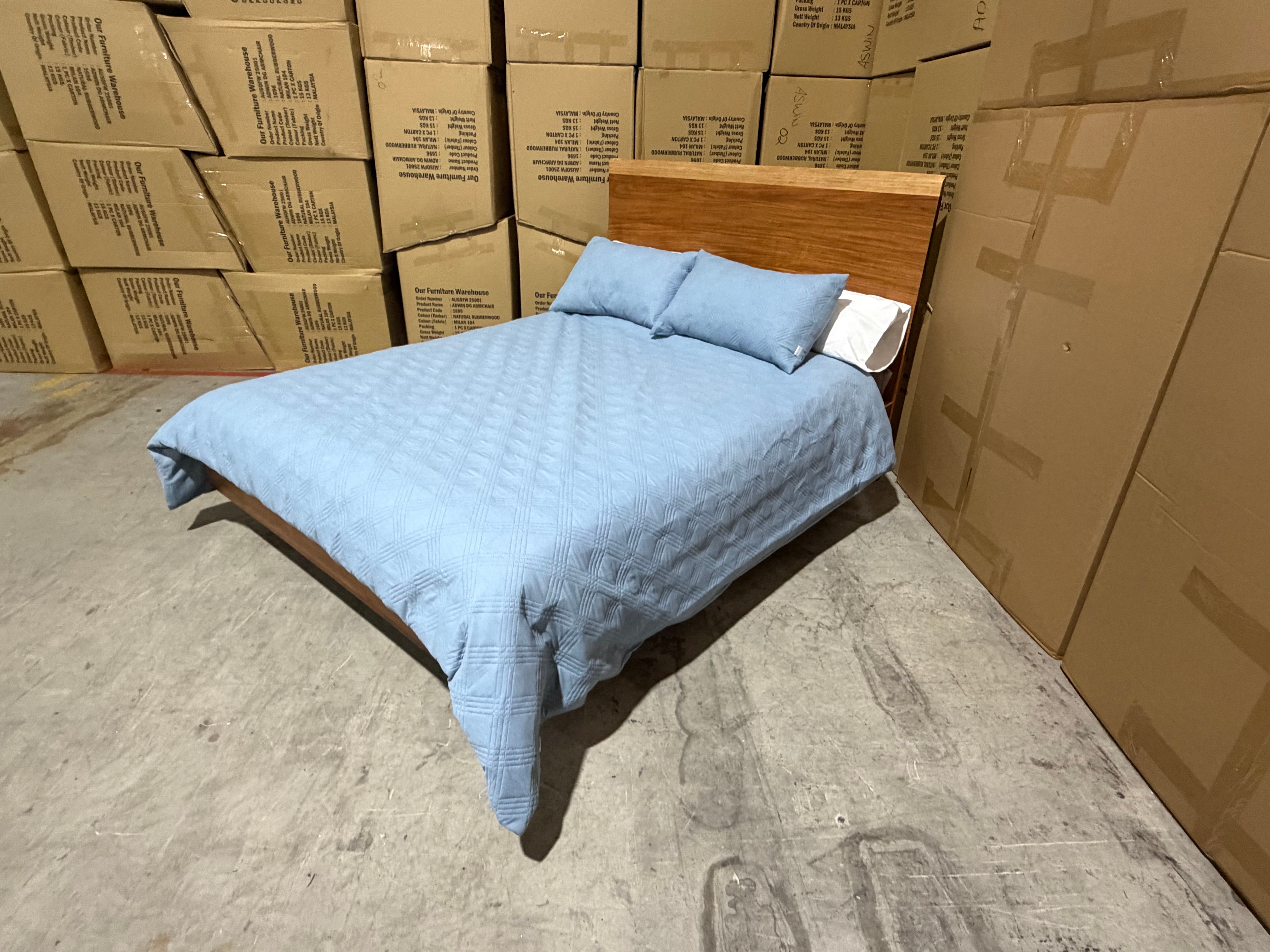 Highland queen size bed in blackwood