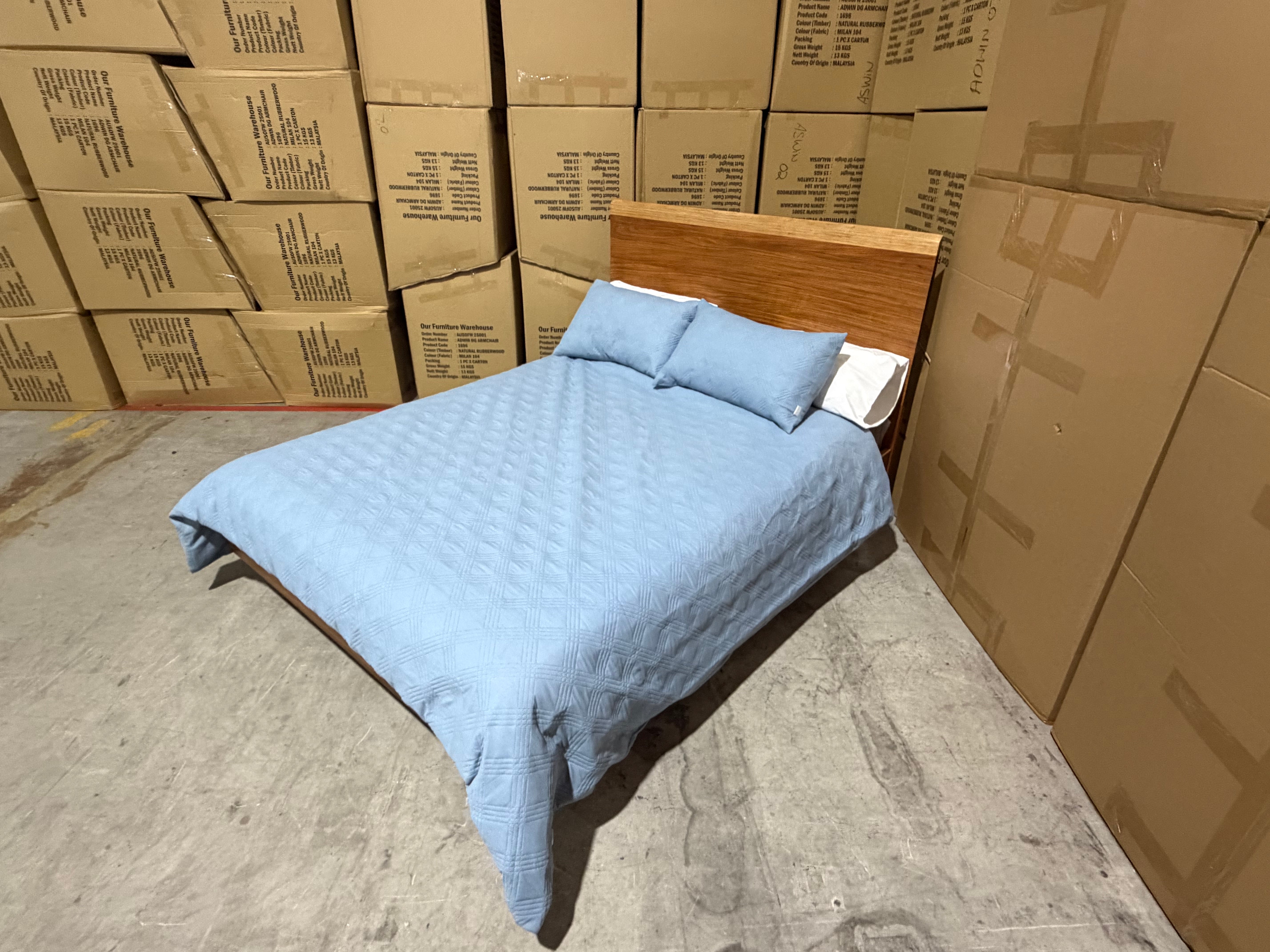 Highland queen size bed in blackwood