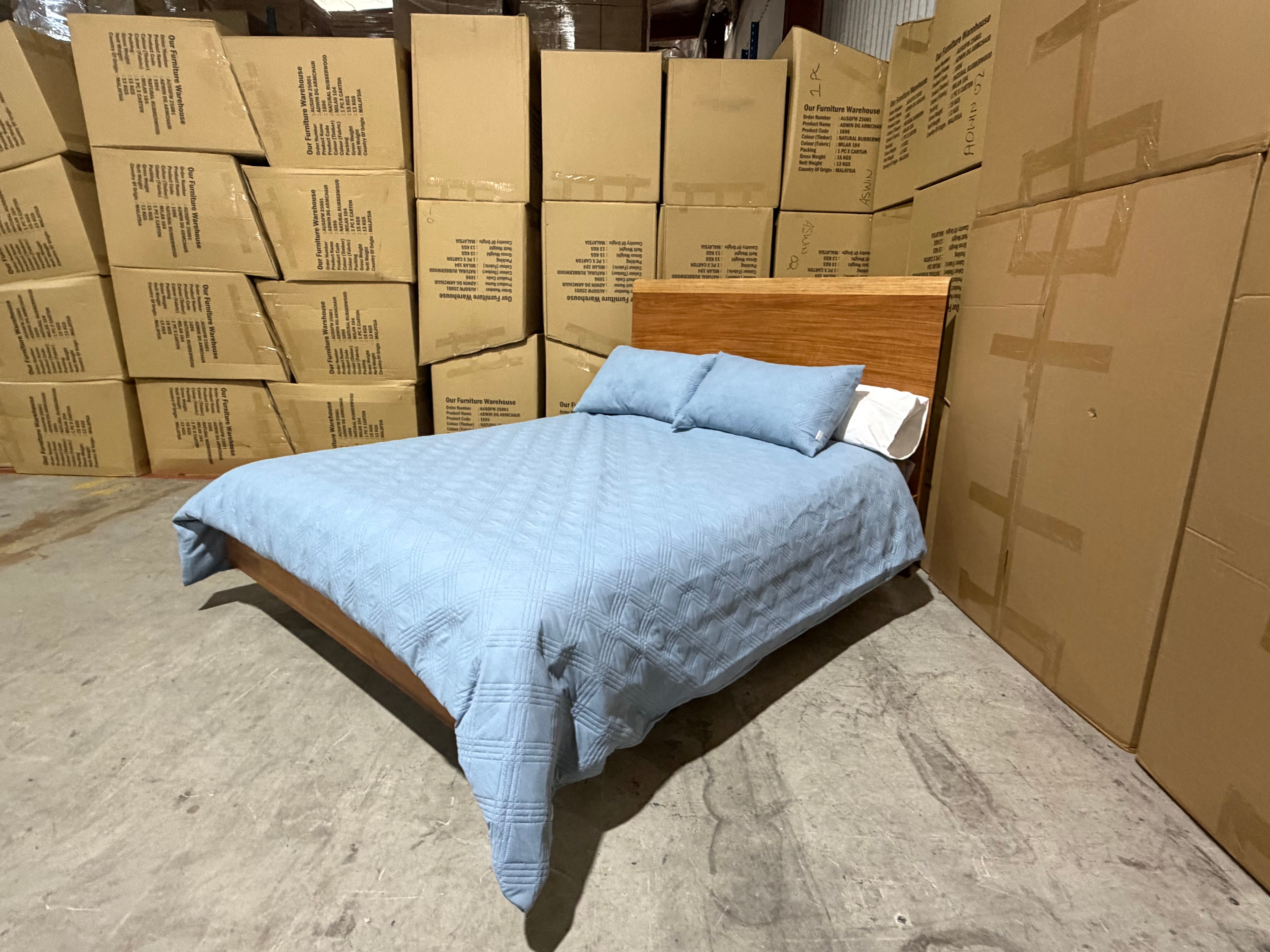 Highland queen size bed in blackwood