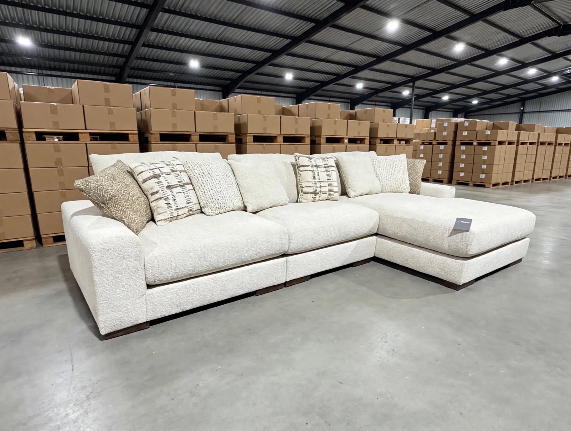 Bunbury RHF Chaise Lounge INC 7 Scatter Cushions