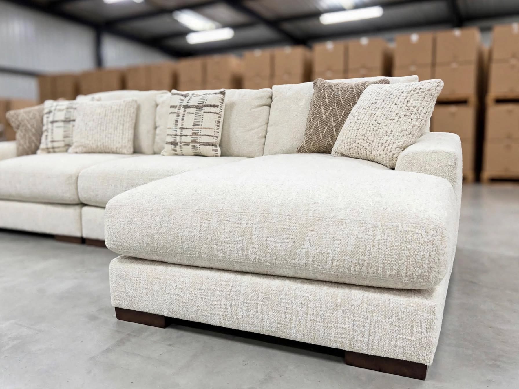 Bunbury RHF Chaise Lounge INC 7 Scatter Cushions