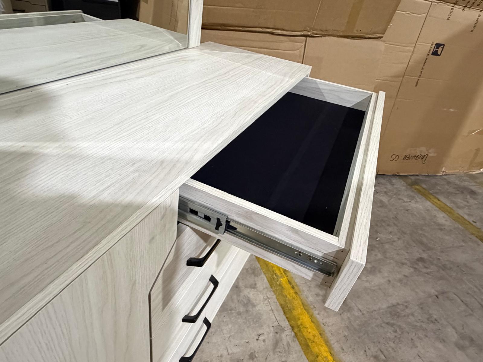 Atlanta dressing table inc mirros in grey wash finish