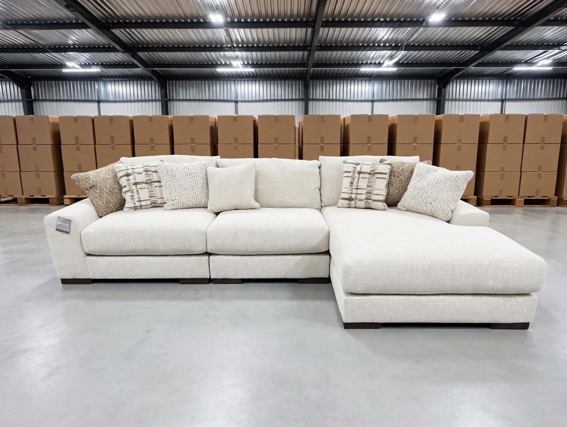 Bunbury RHF Chaise Lounge INC 7 Scatter Cushions