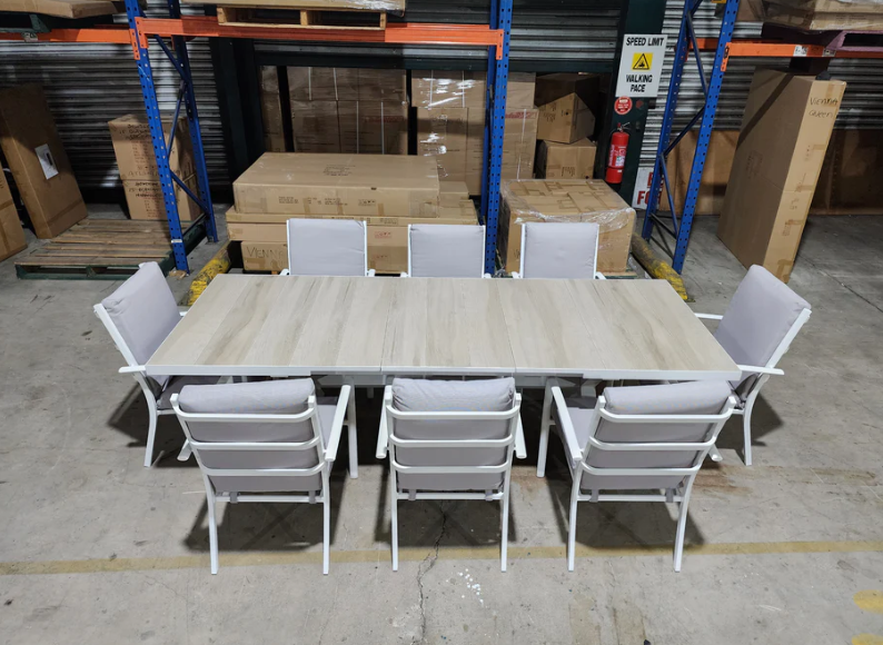 Lucia 9 pce outdoor setting extension table    8x chairs