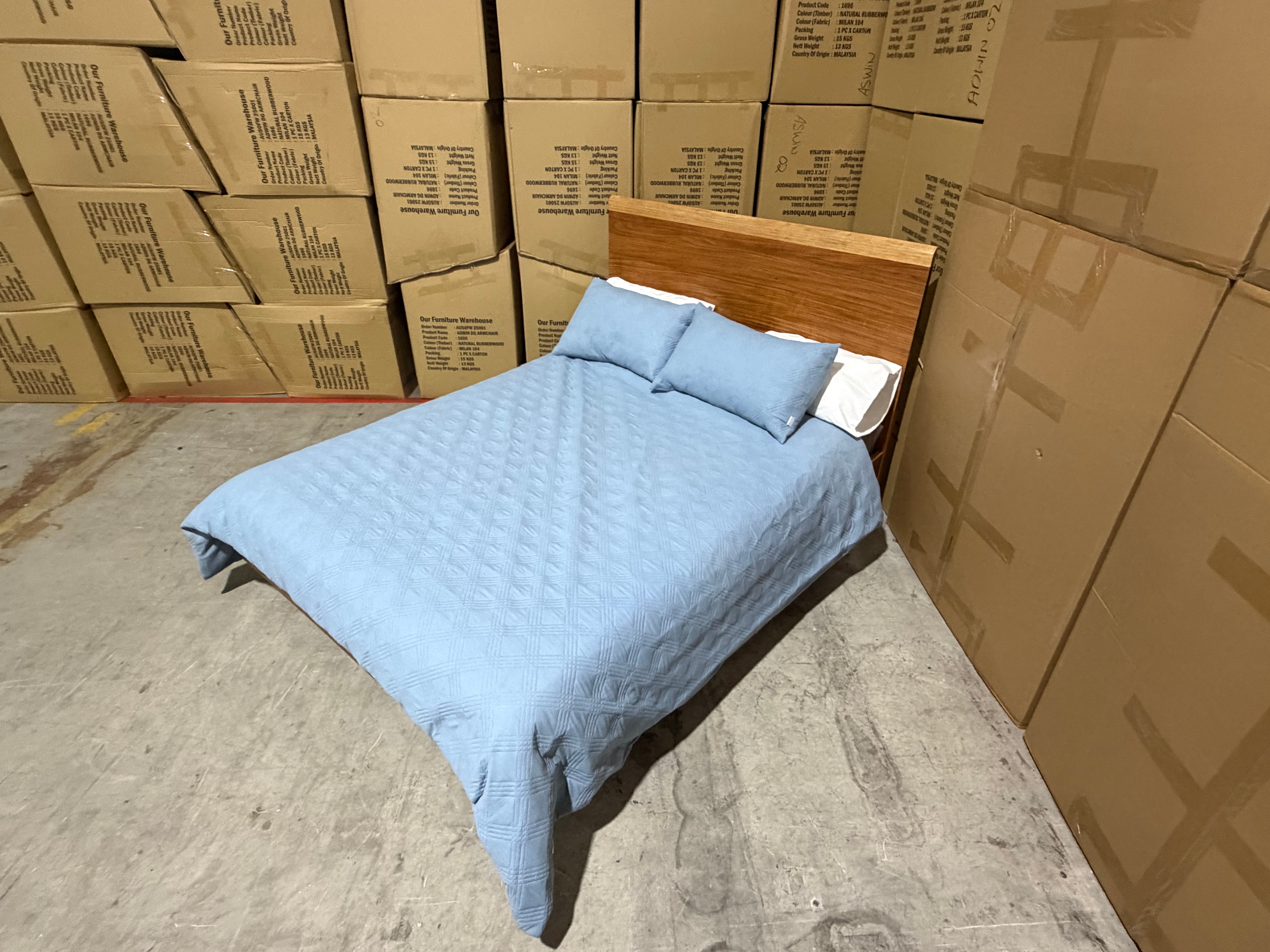 Highland queen size bed in blackwood