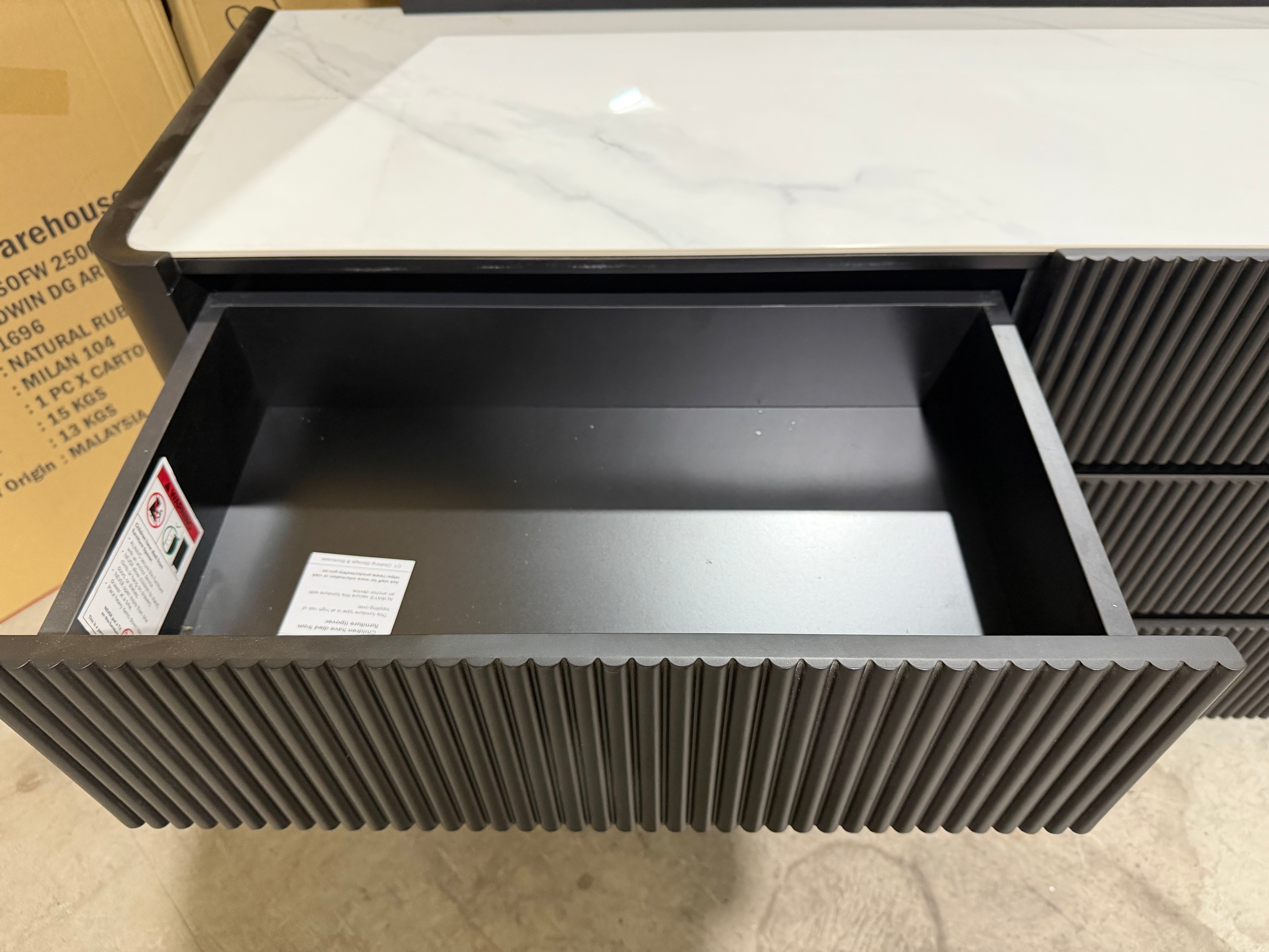 Portugal dressing table with mirror black finish with marble looking top
