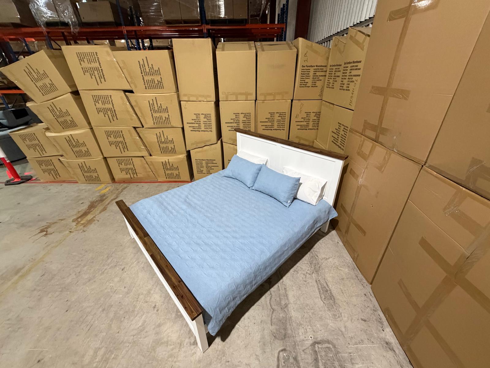 Hamptons queen size bed in two tone finish