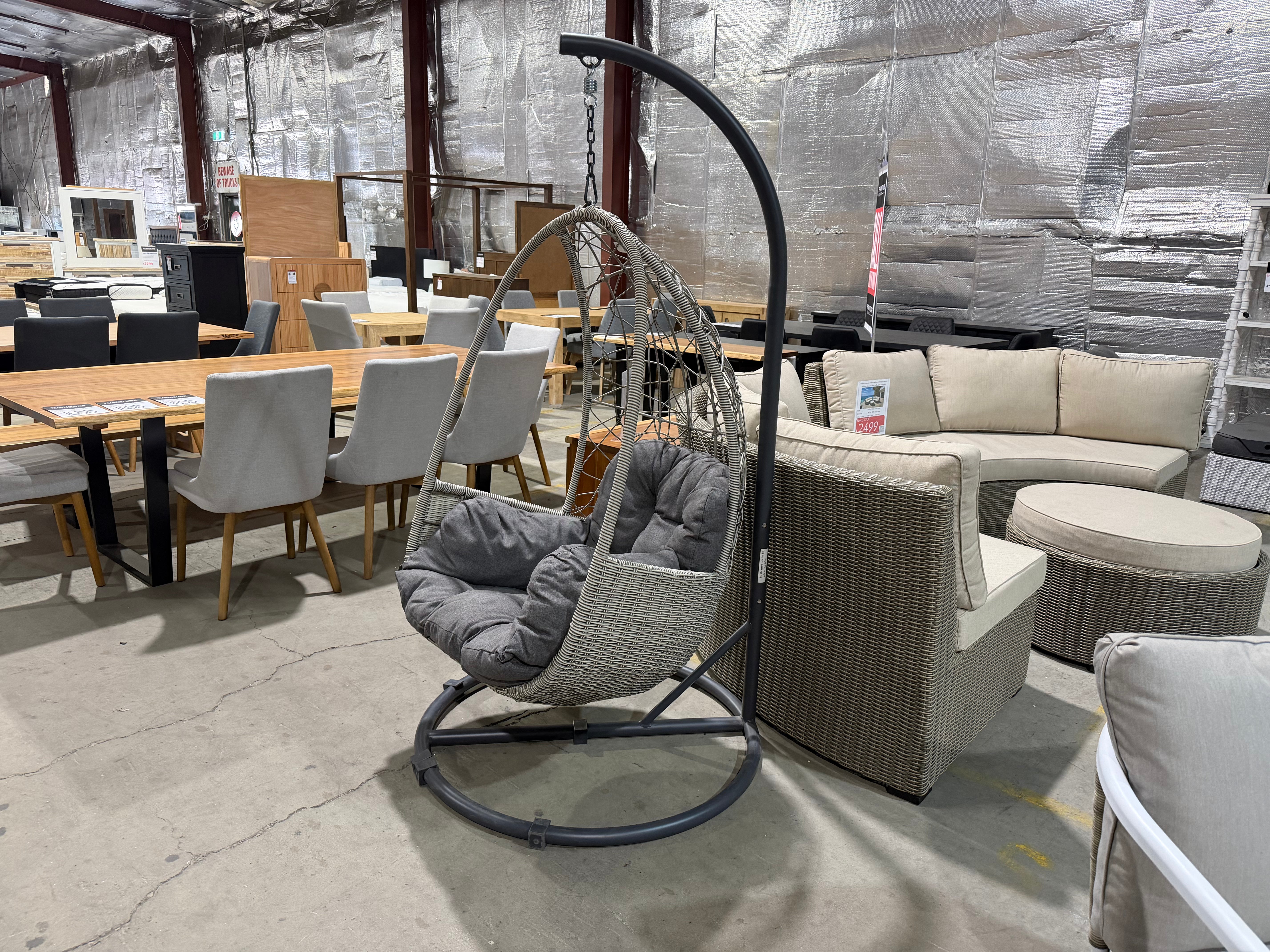 Palma out door egg hanging chair