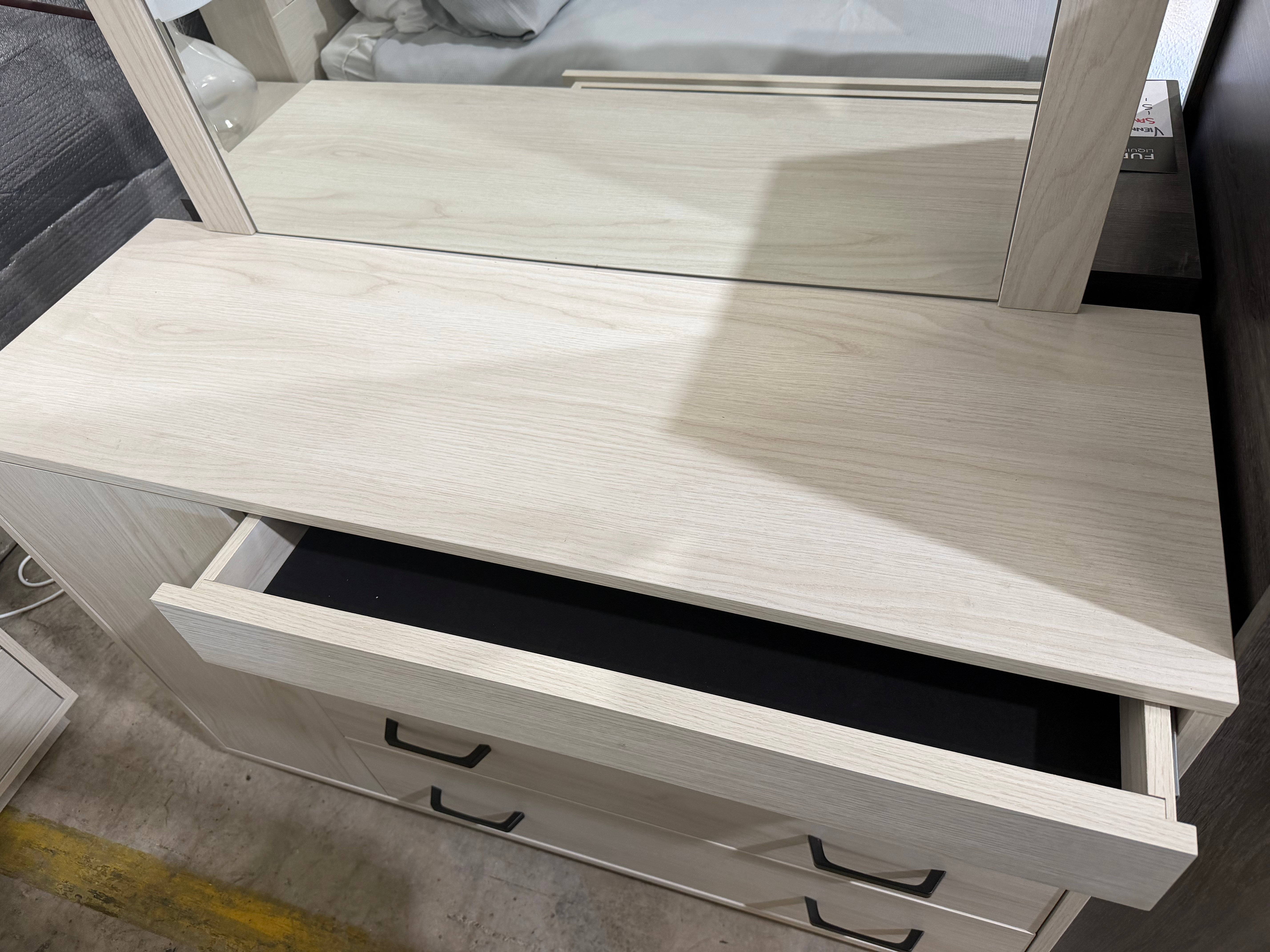 Atlanta dressing table inc mirros in grey wash finish