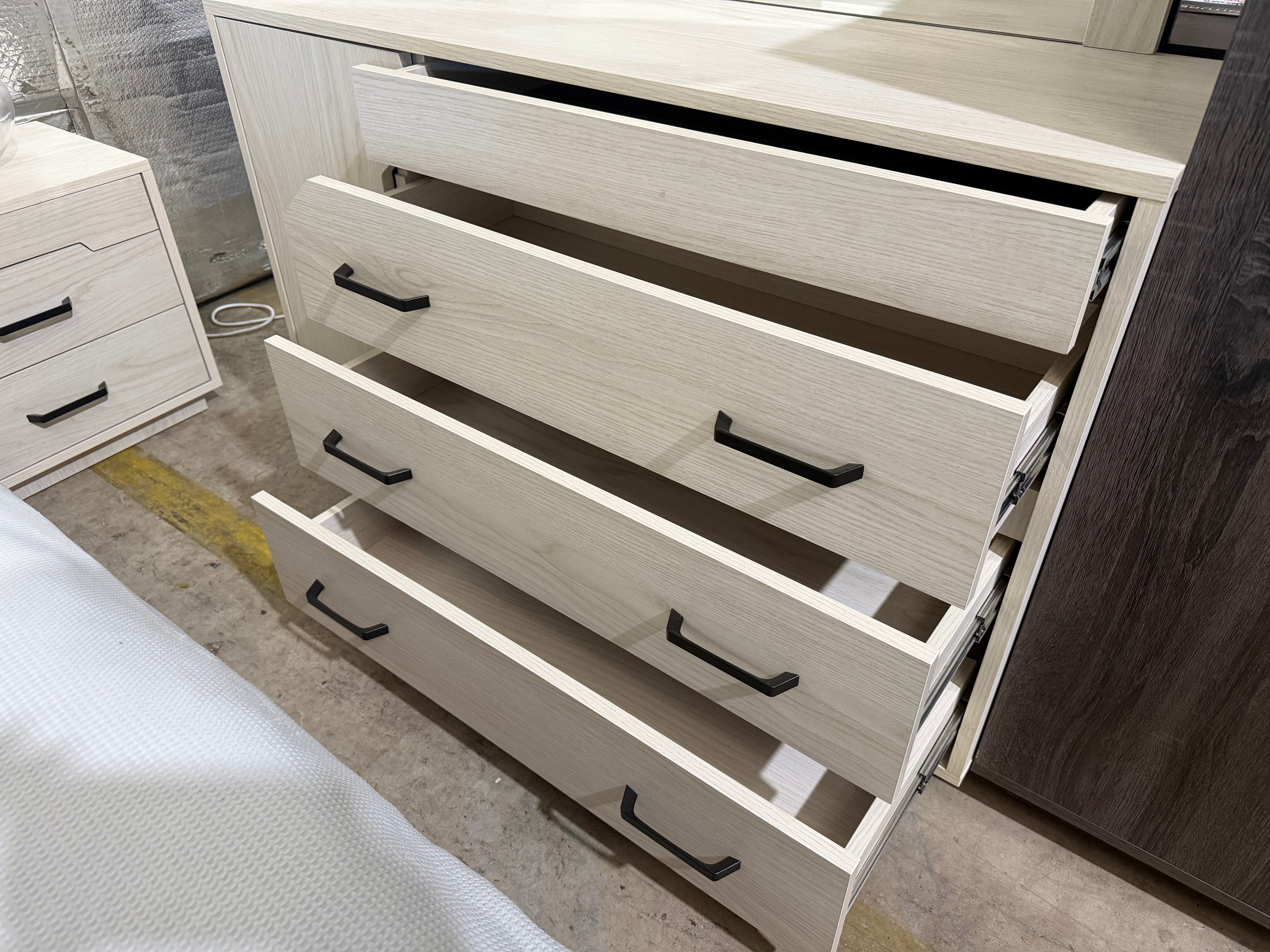 Atlanta dressing table inc mirros in grey wash finish