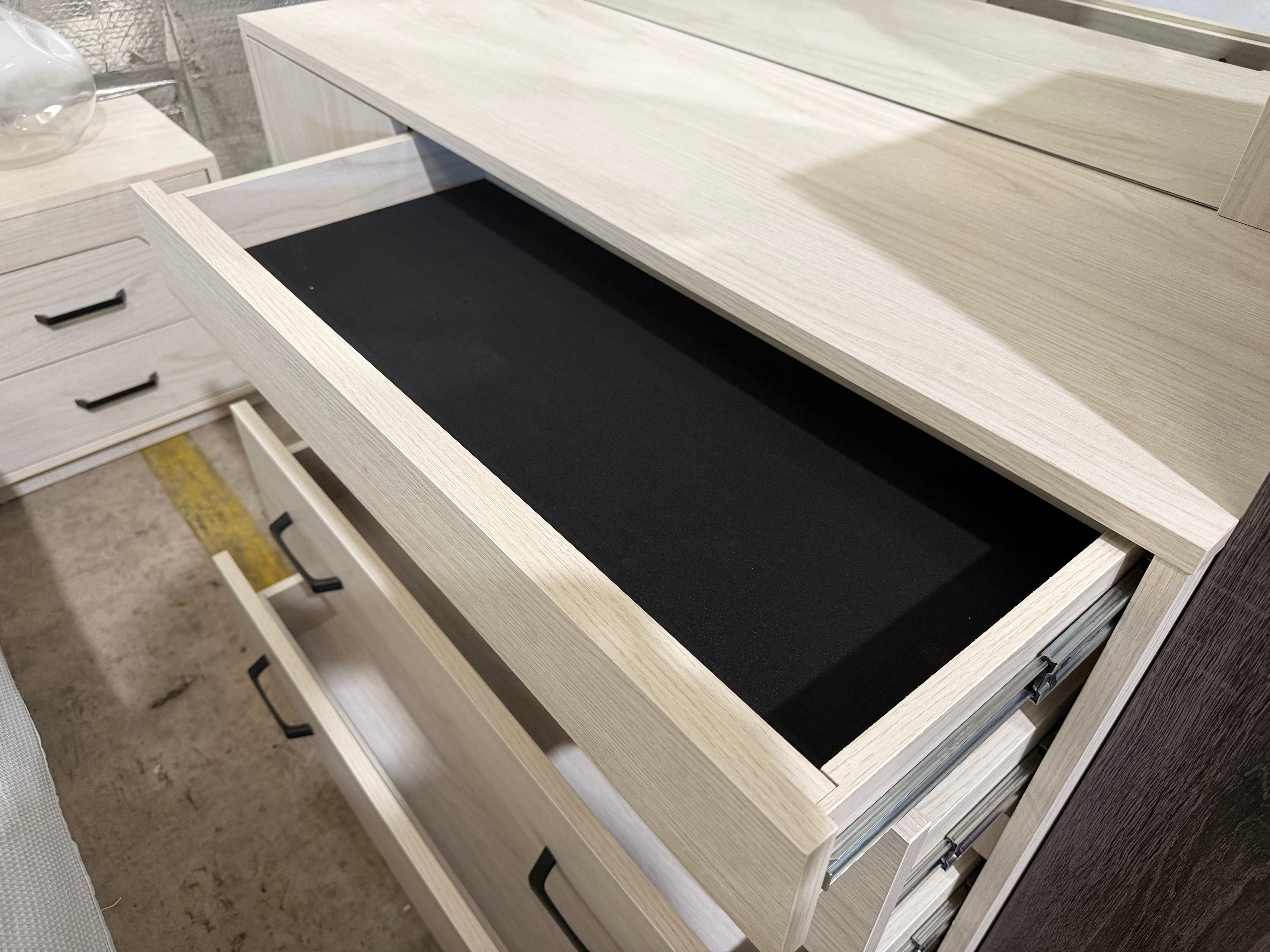 Atlanta dressing table inc mirros in grey wash finish