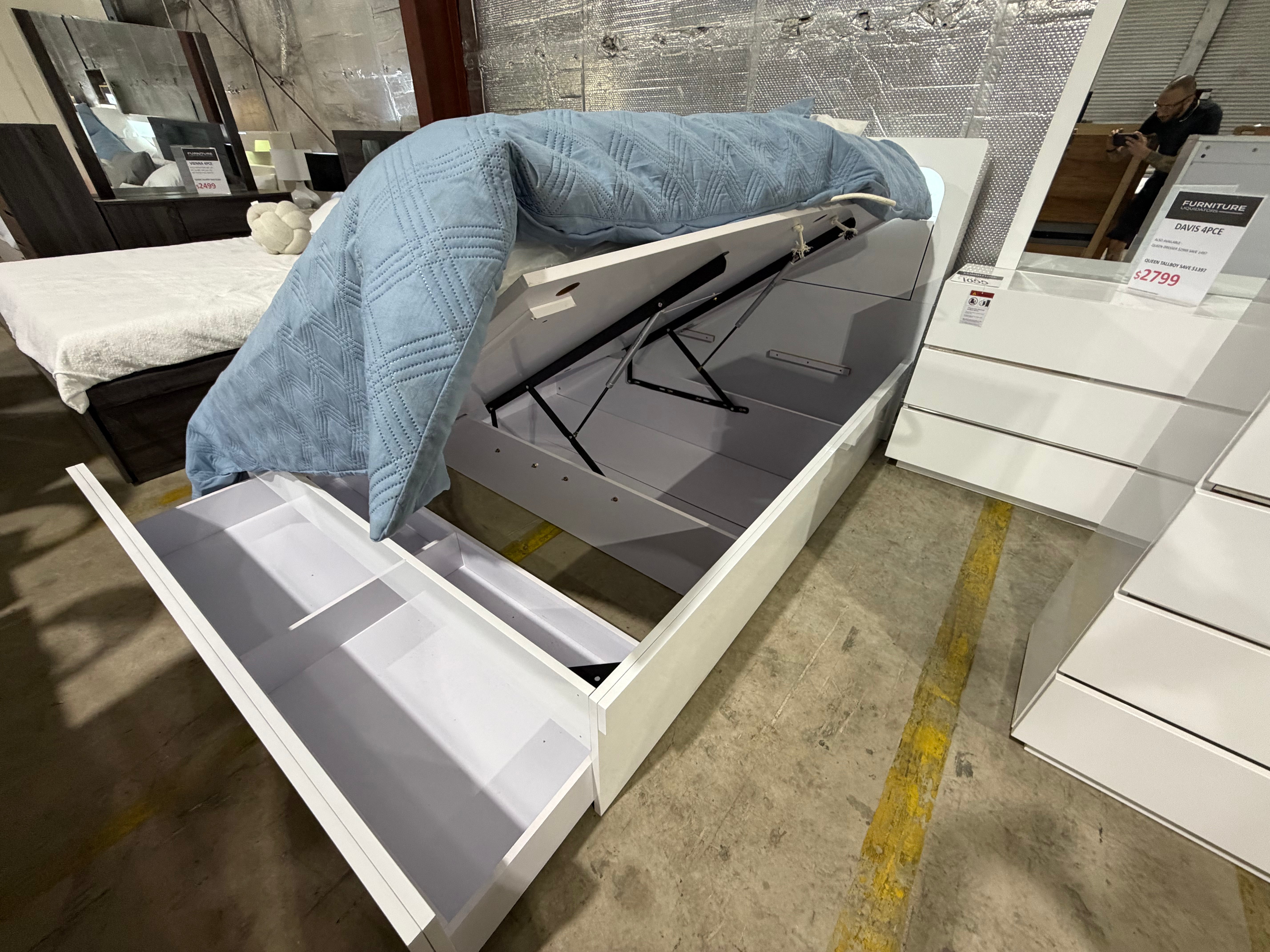 Davis queen size bed in Gloss White