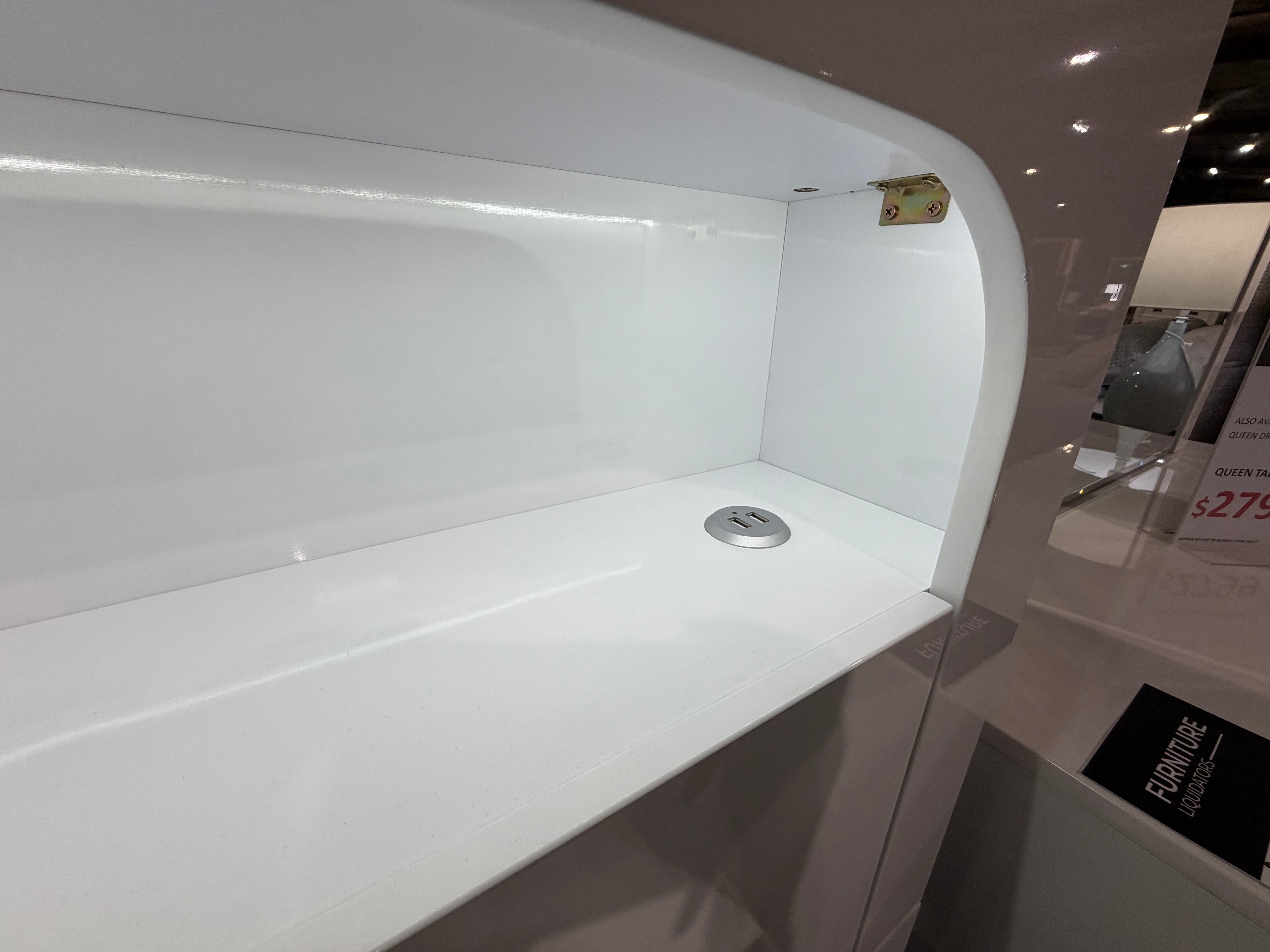 Davis queen size bed in Gloss White