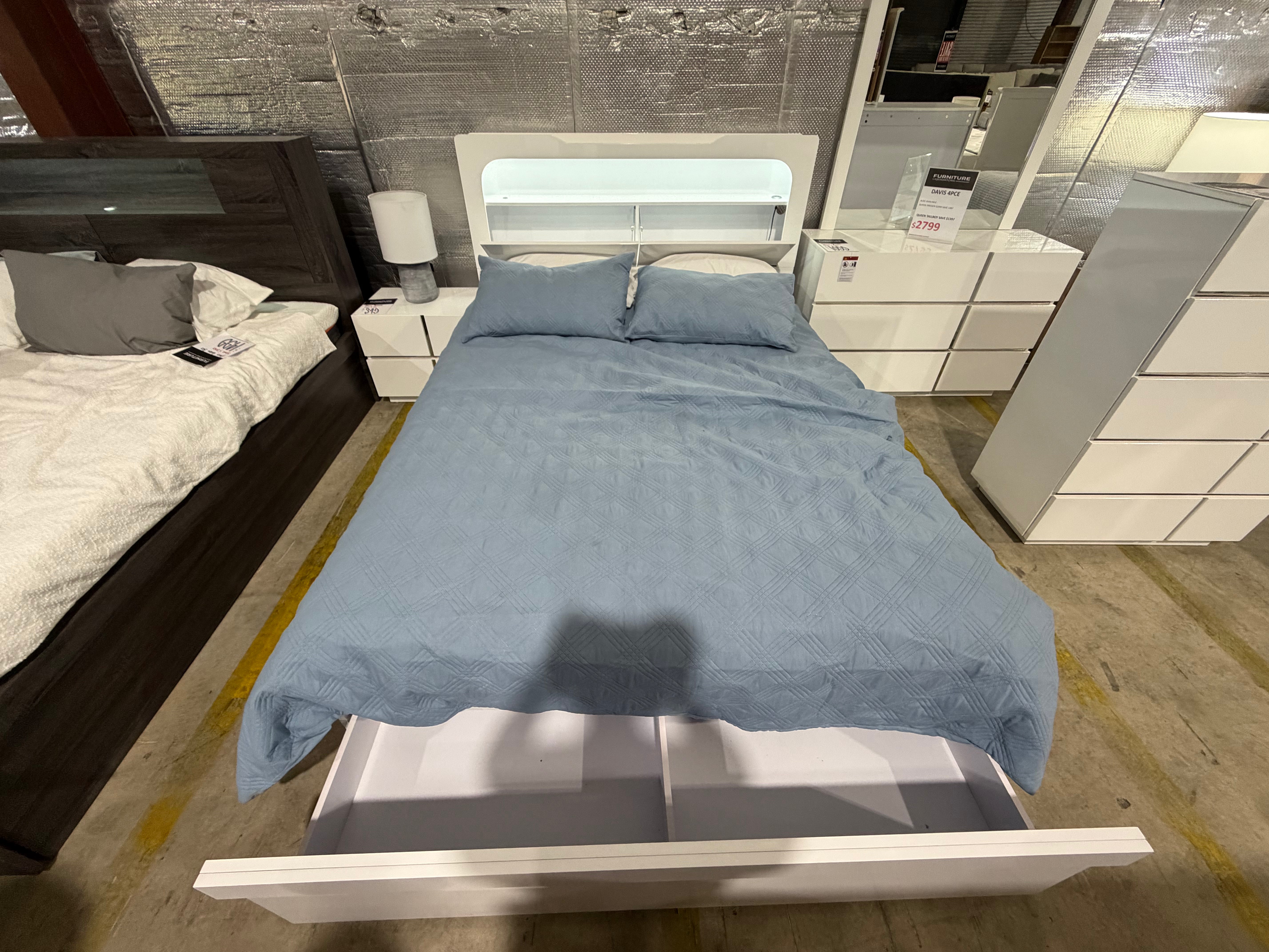 Davis queen size bed in Gloss White