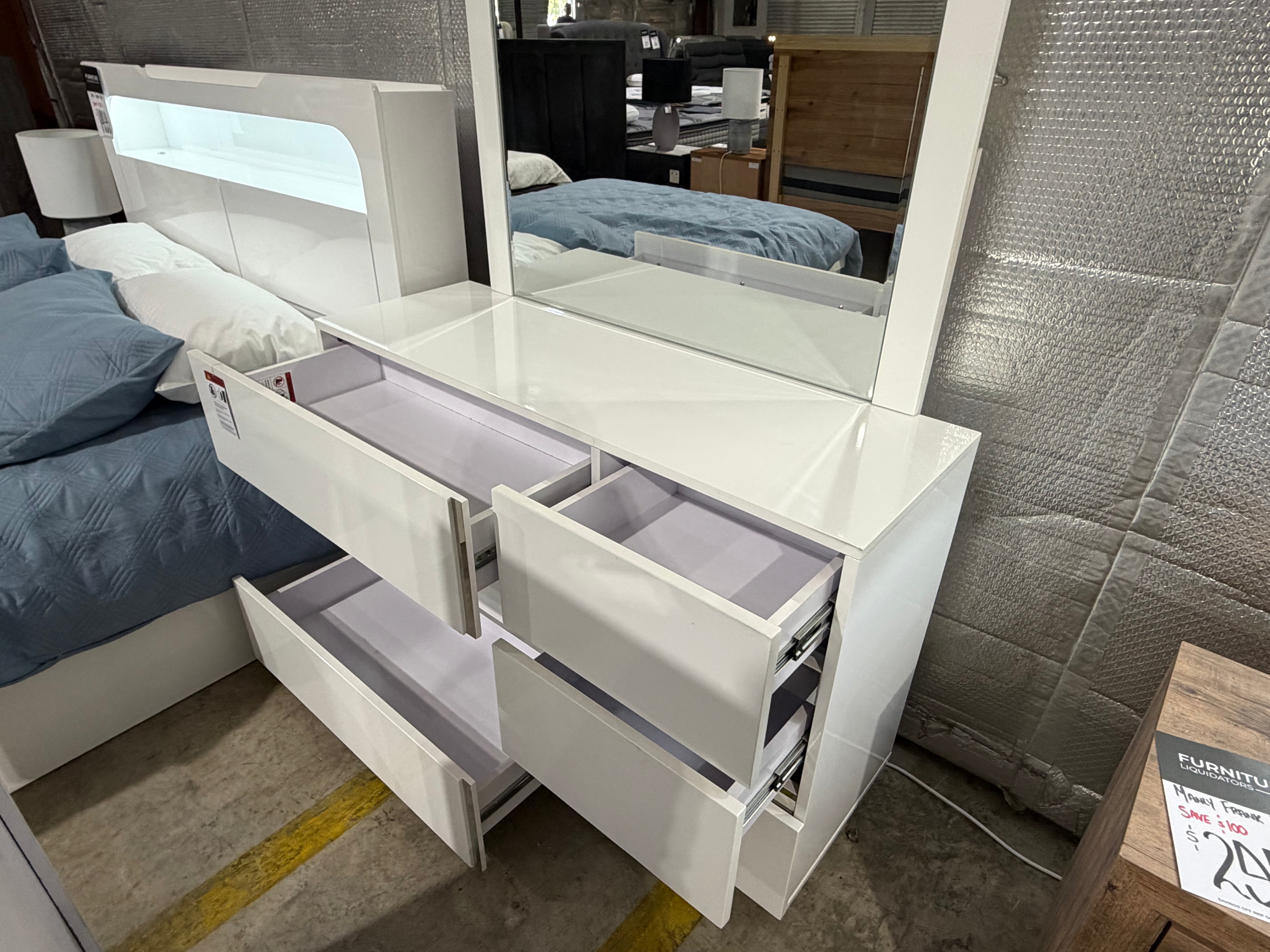 Davis dressing table inc mirror in Gloss White