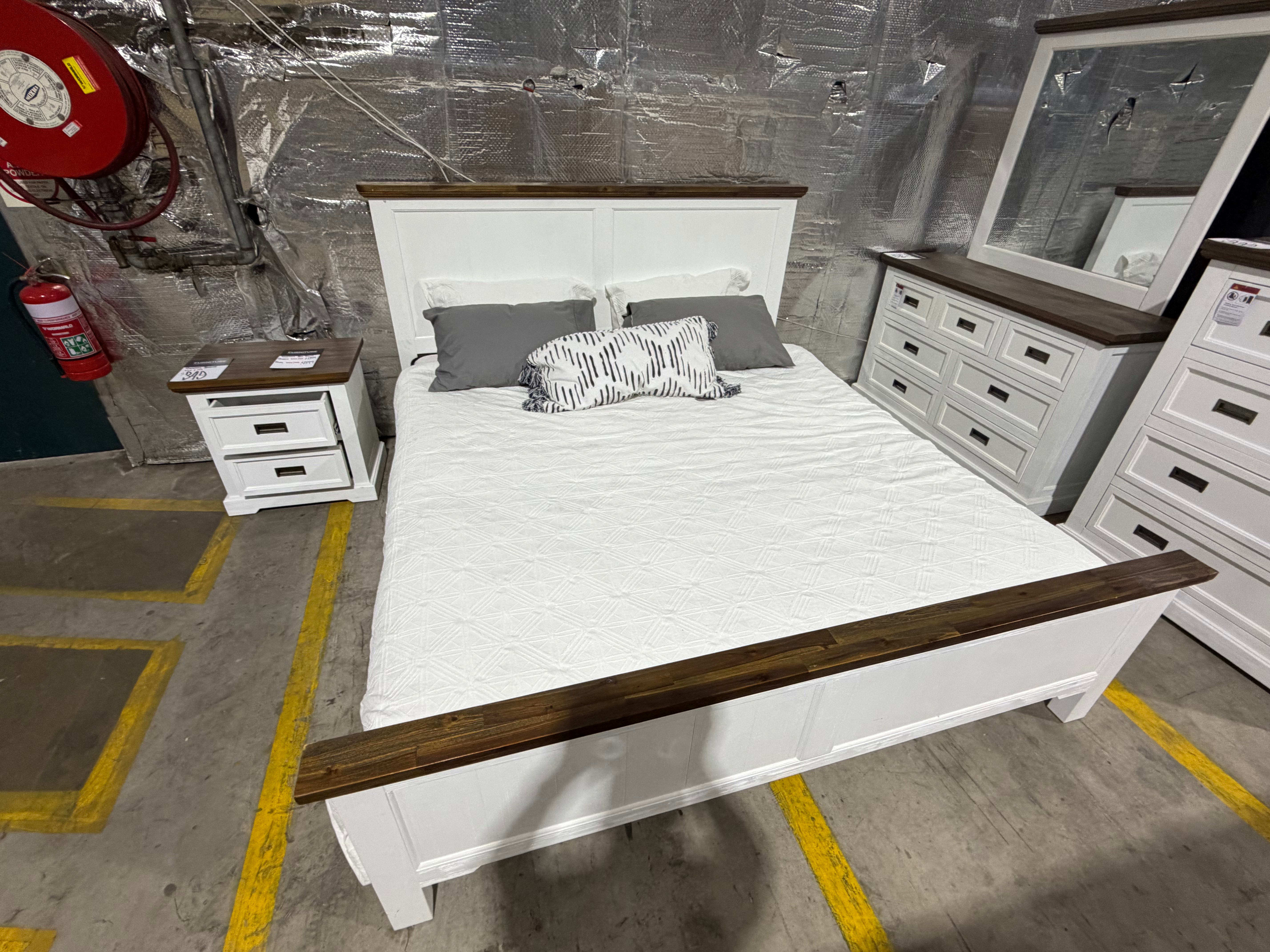 Hamptons King Size Bed in two tone finish