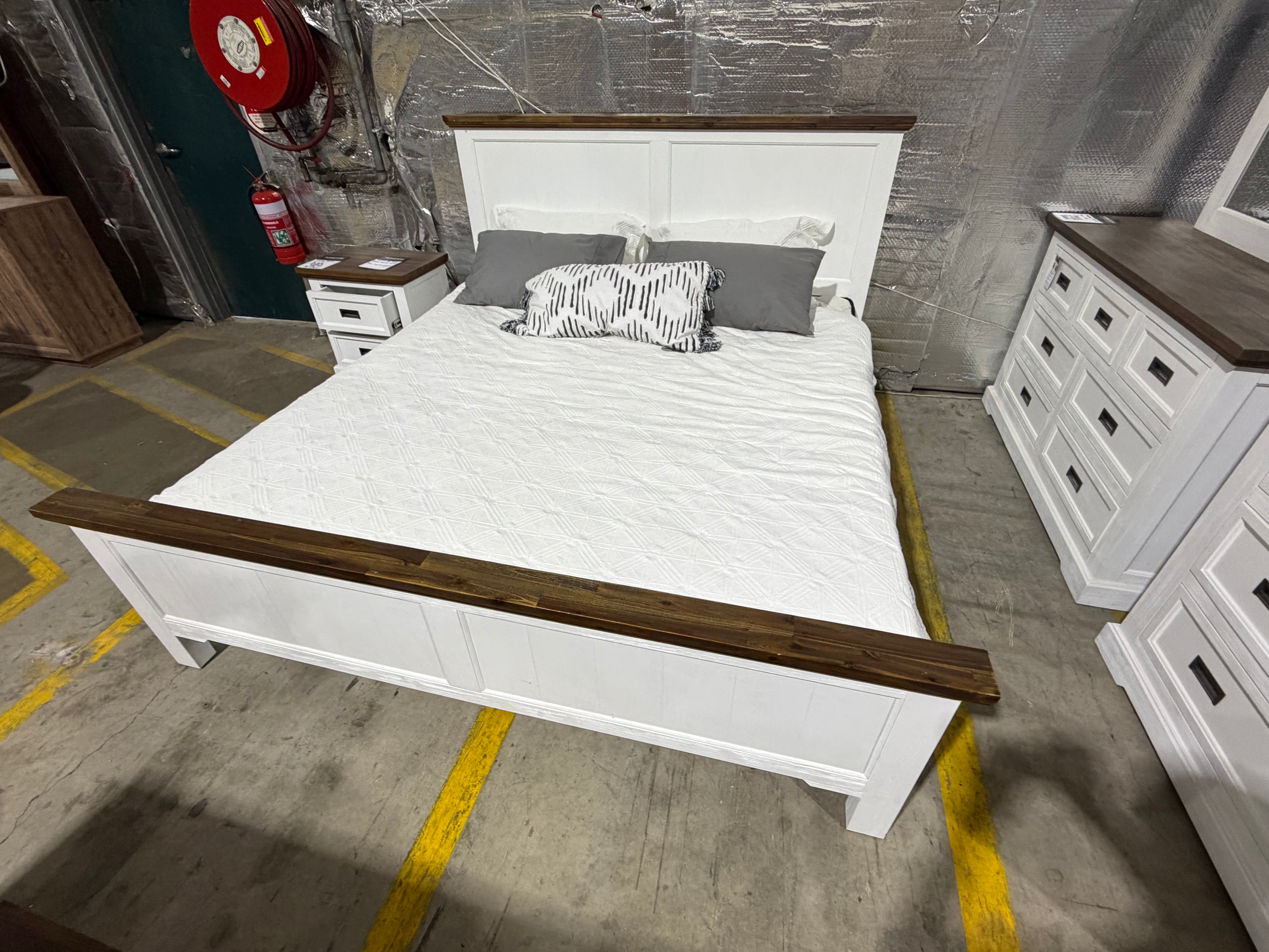 Hamptons King Size Bed in two tone finish