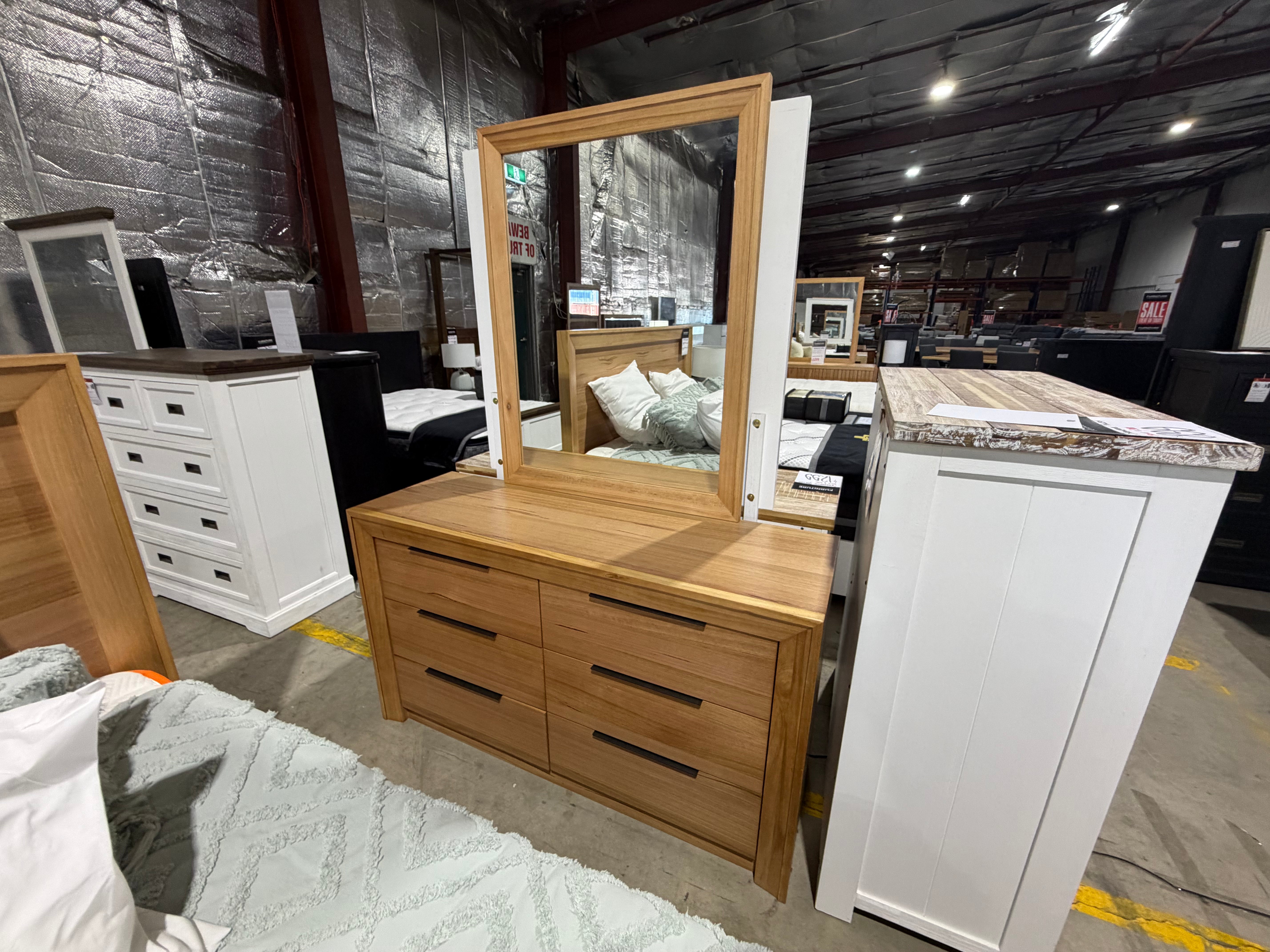 Ontario dressing table with mirror in messmate timber