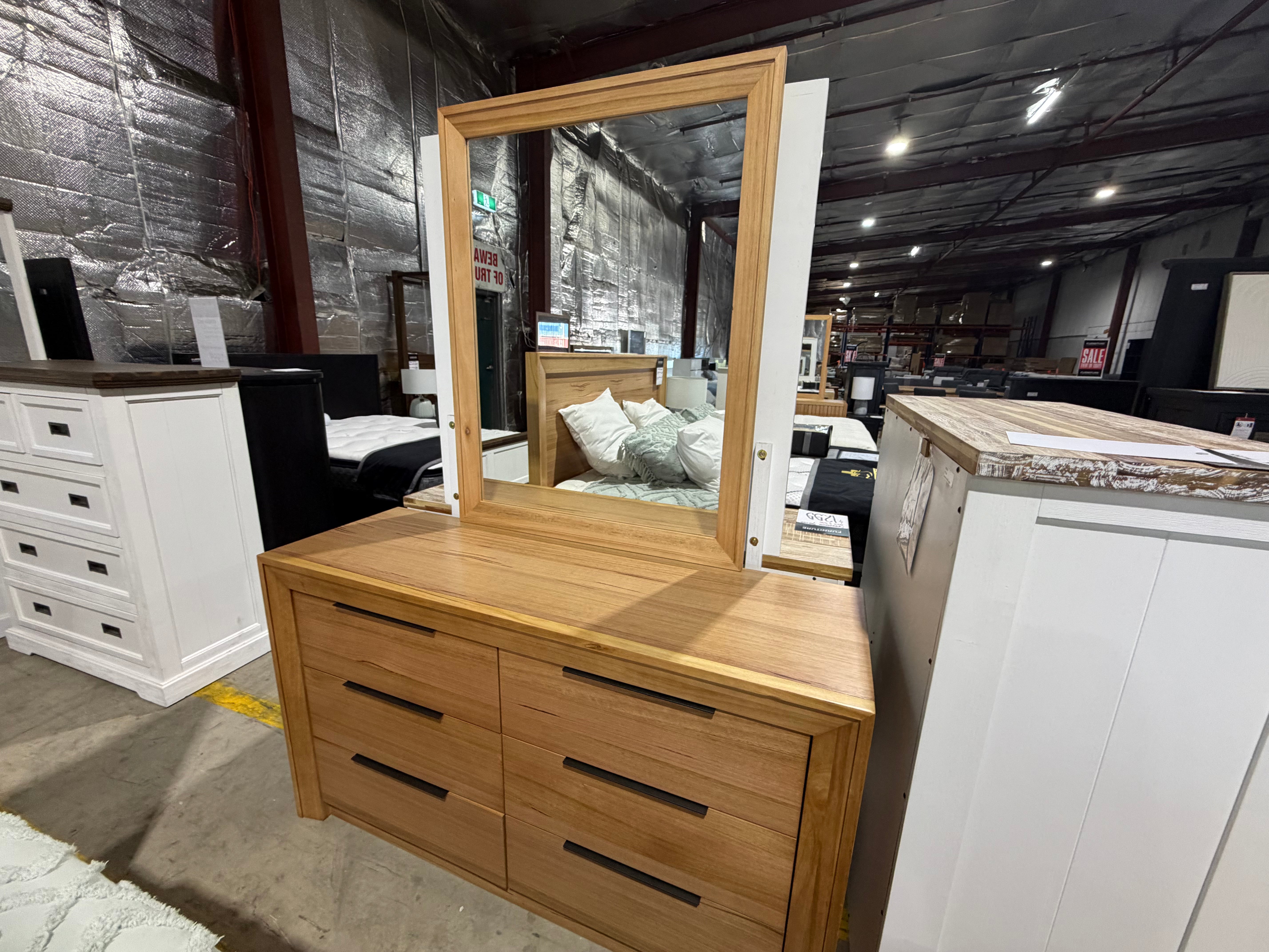 Ontario dressing table with mirror in messmate timber
