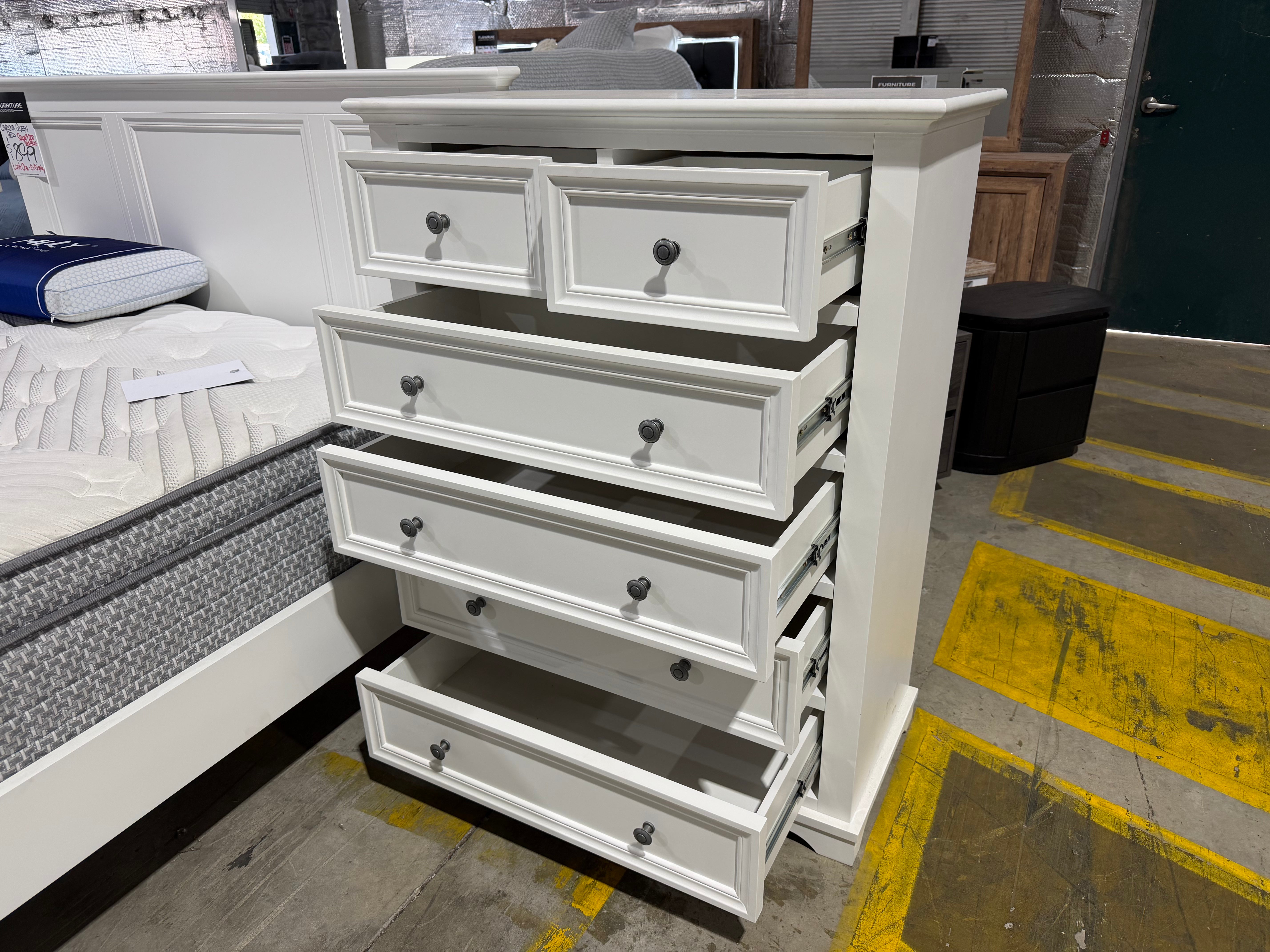 Cardona Tallboy chest in white finish (w/worth)