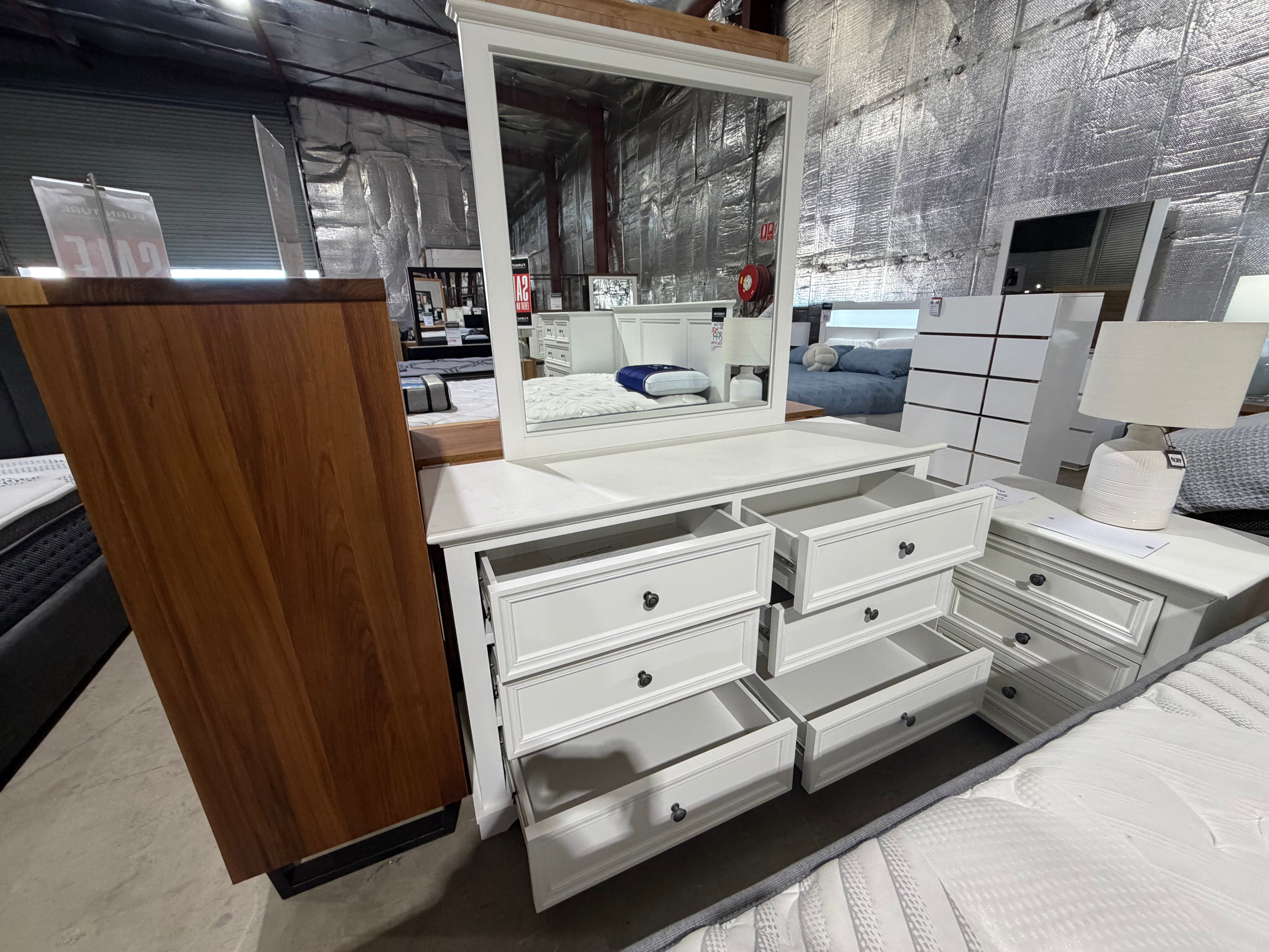 Cardona Dressing table inc mirror in white finish (w/worth)