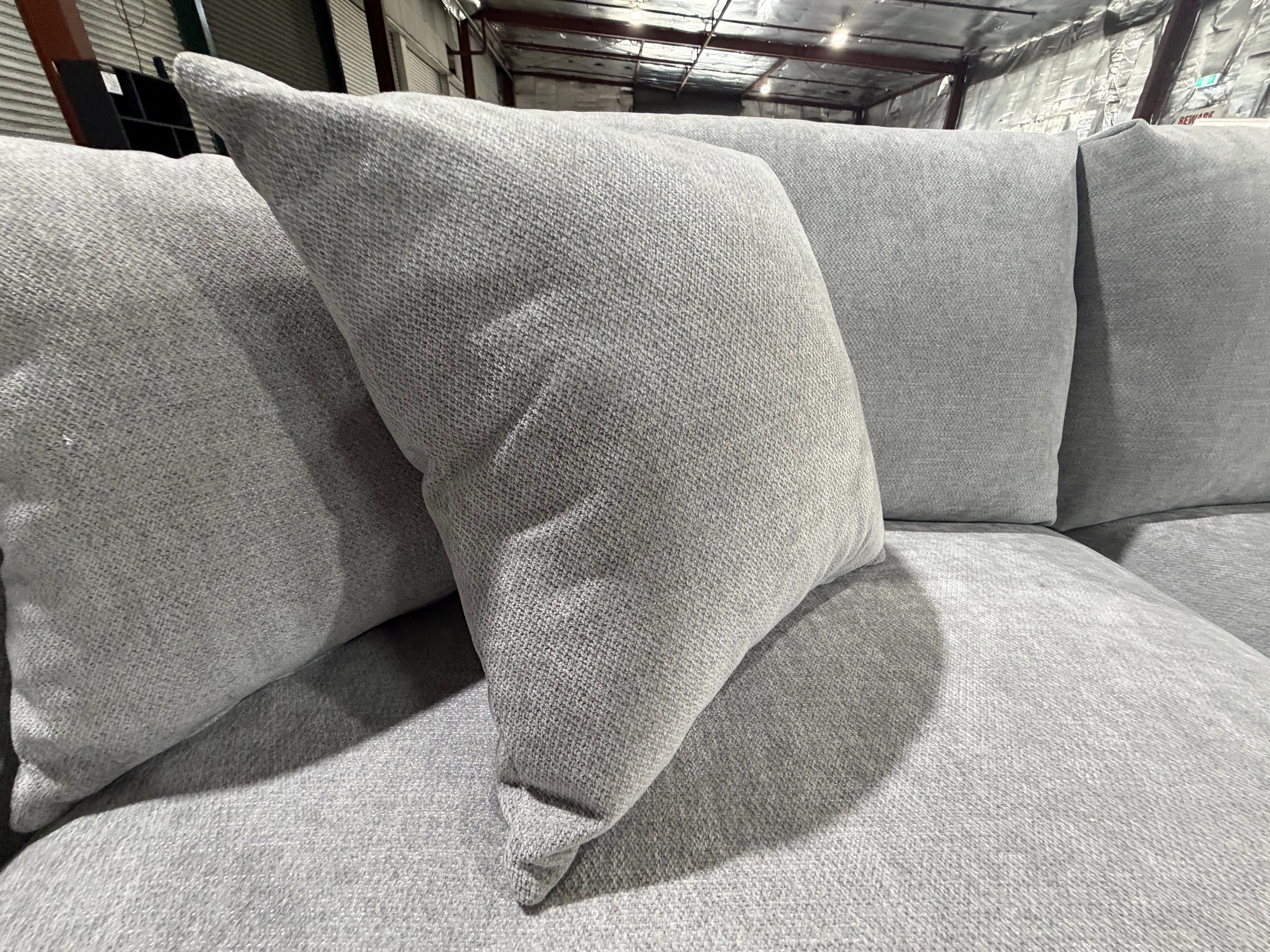 Baxtor Right Chaise Lounge inc scatter Cushions
