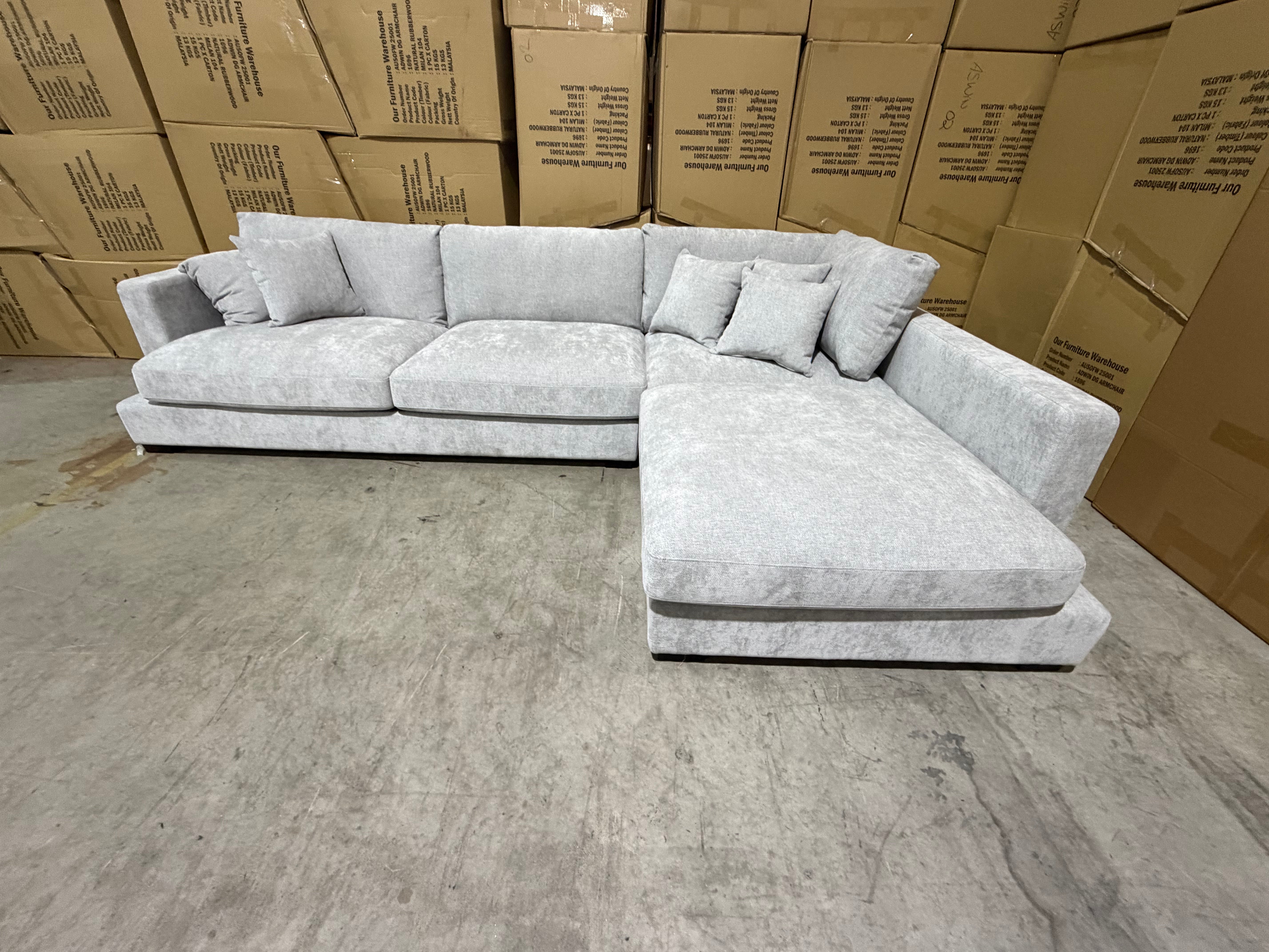 Baxtor Right Chaise Lounge inc scatter Cushions