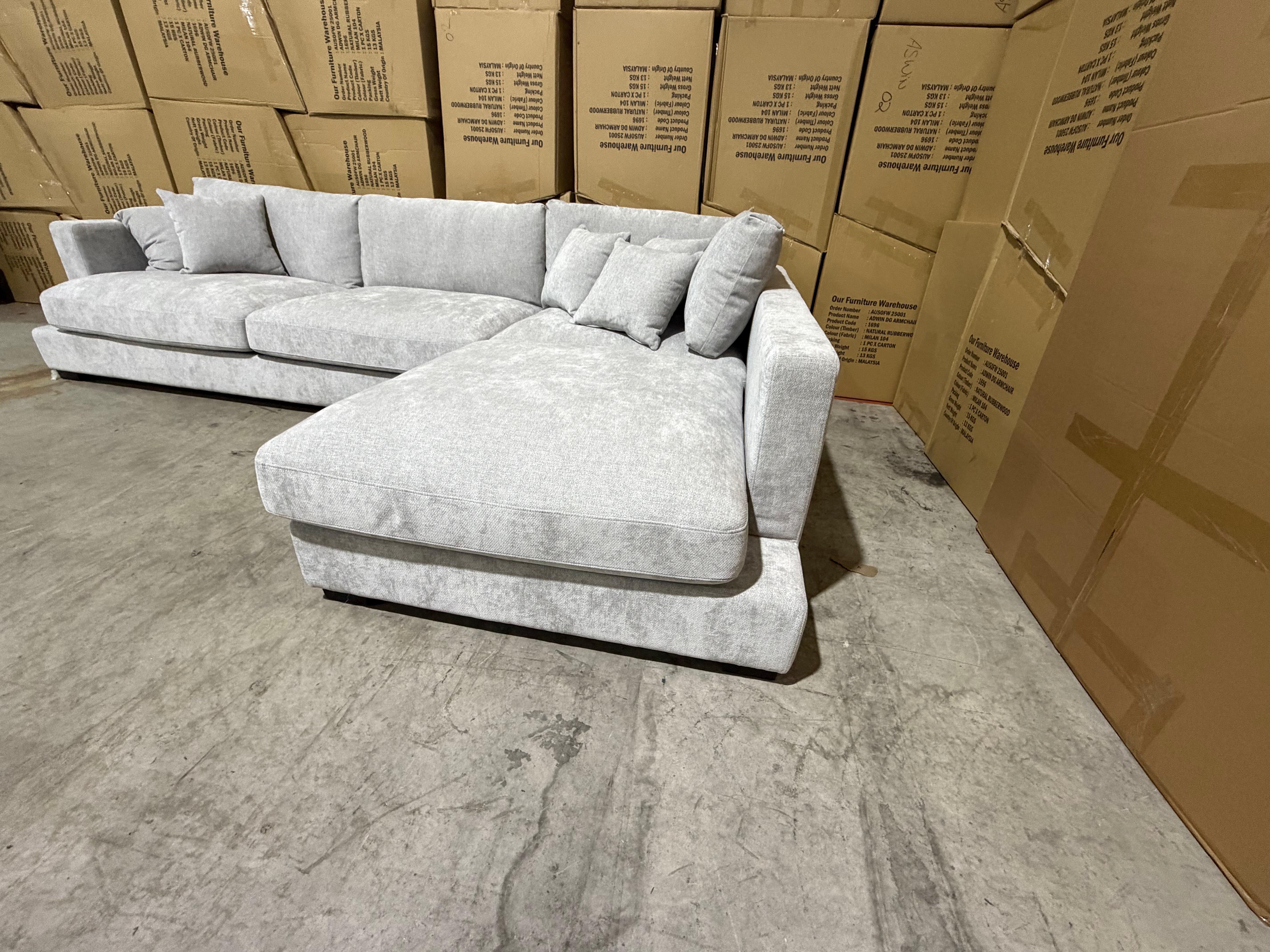 Baxtor Right Chaise Lounge inc scatter Cushions