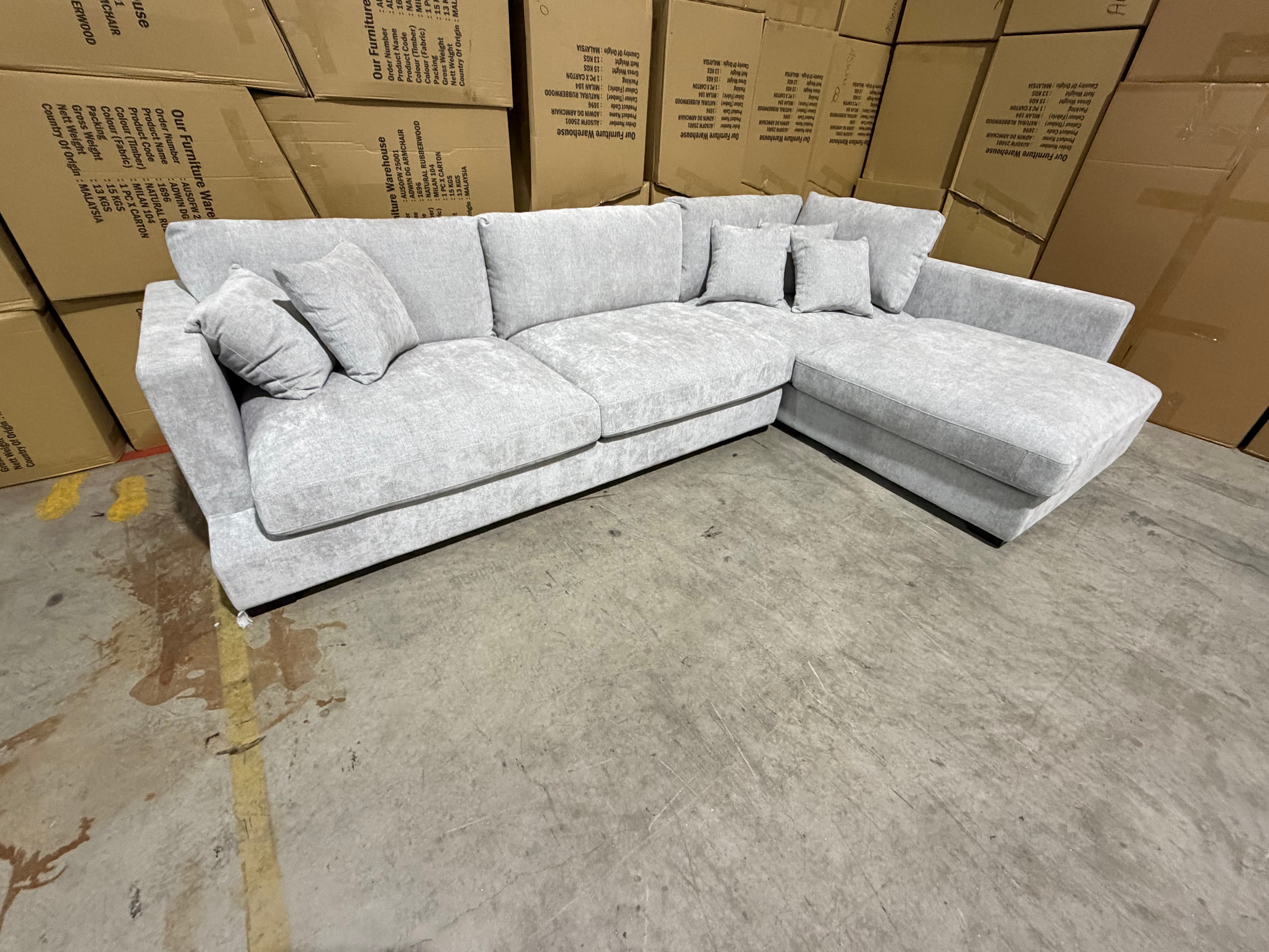 Baxtor Right Chaise Lounge inc scatter Cushions
