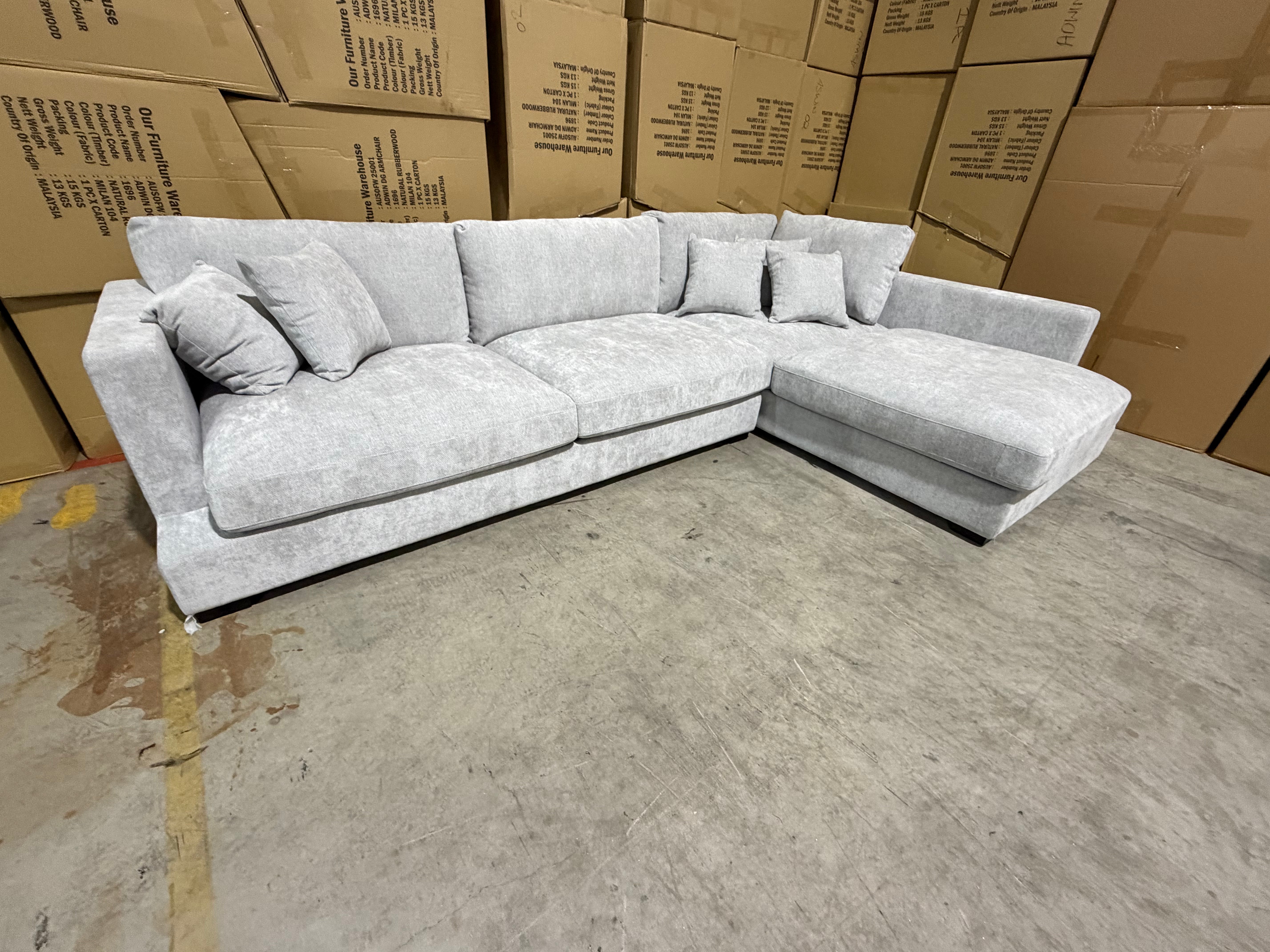 Baxtor Right Chaise Lounge inc scatter Cushions