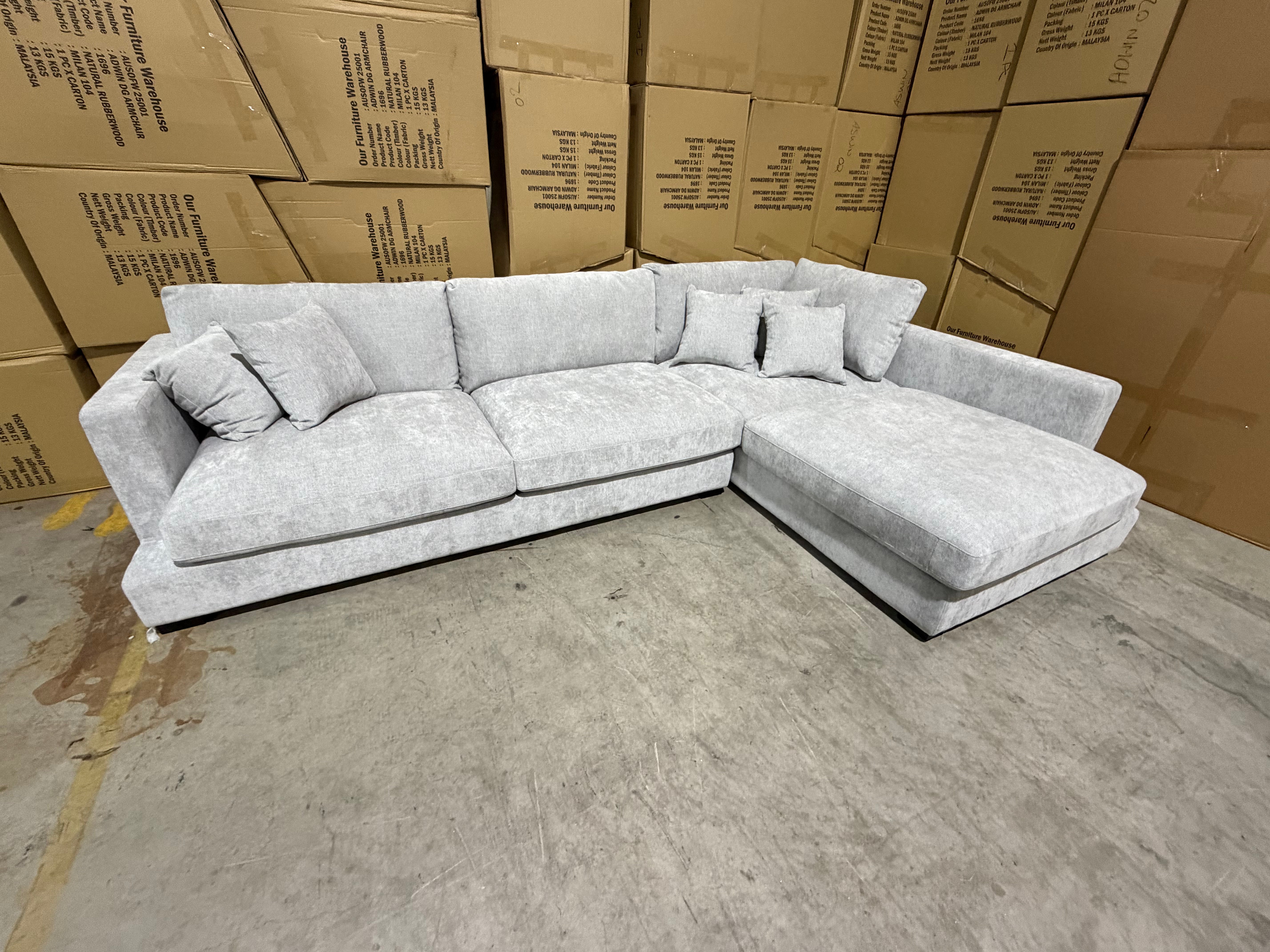 Baxtor Right Chaise Lounge inc scatter Cushions