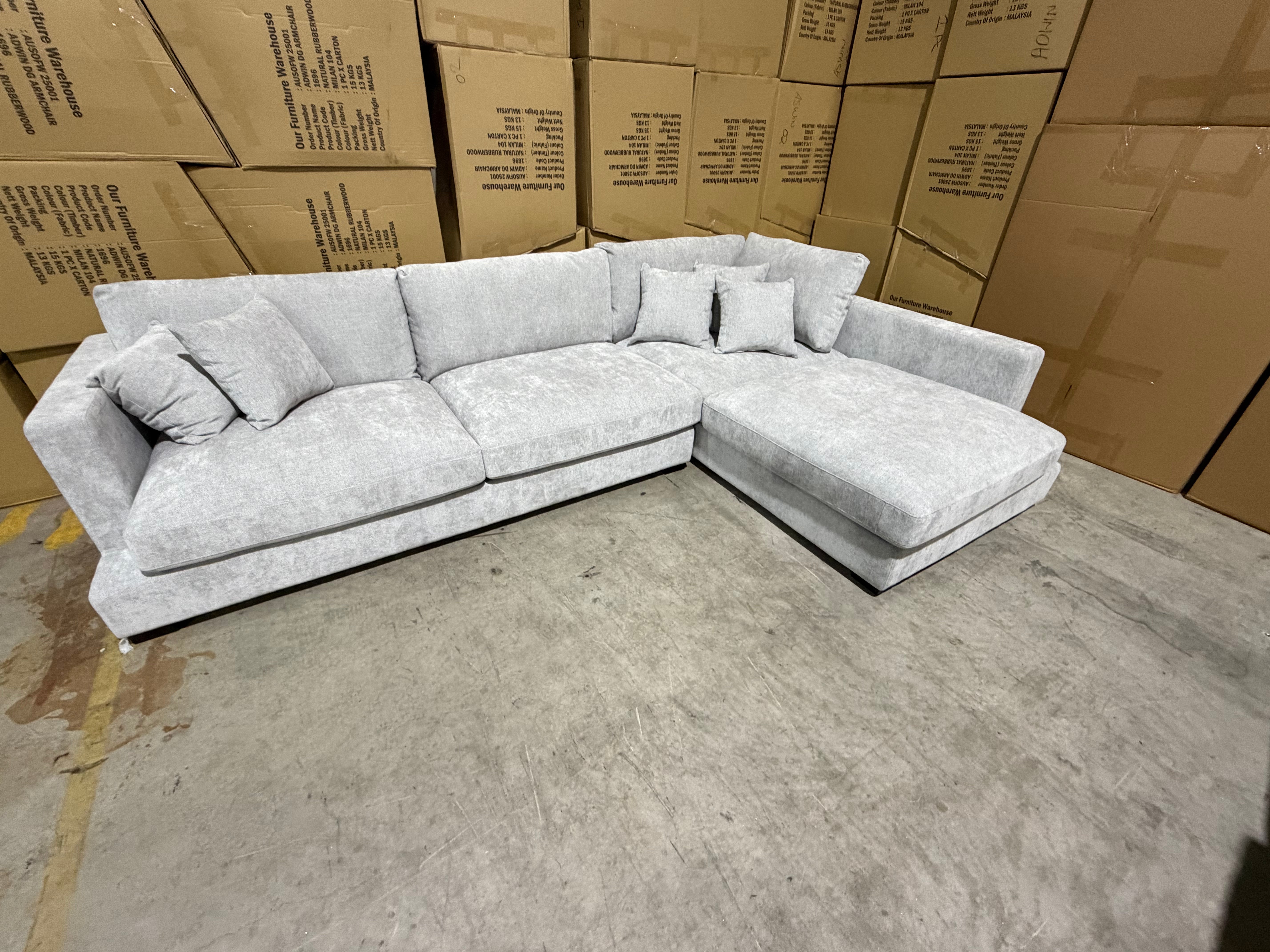 Baxtor Right Chaise Lounge inc scatter Cushions
