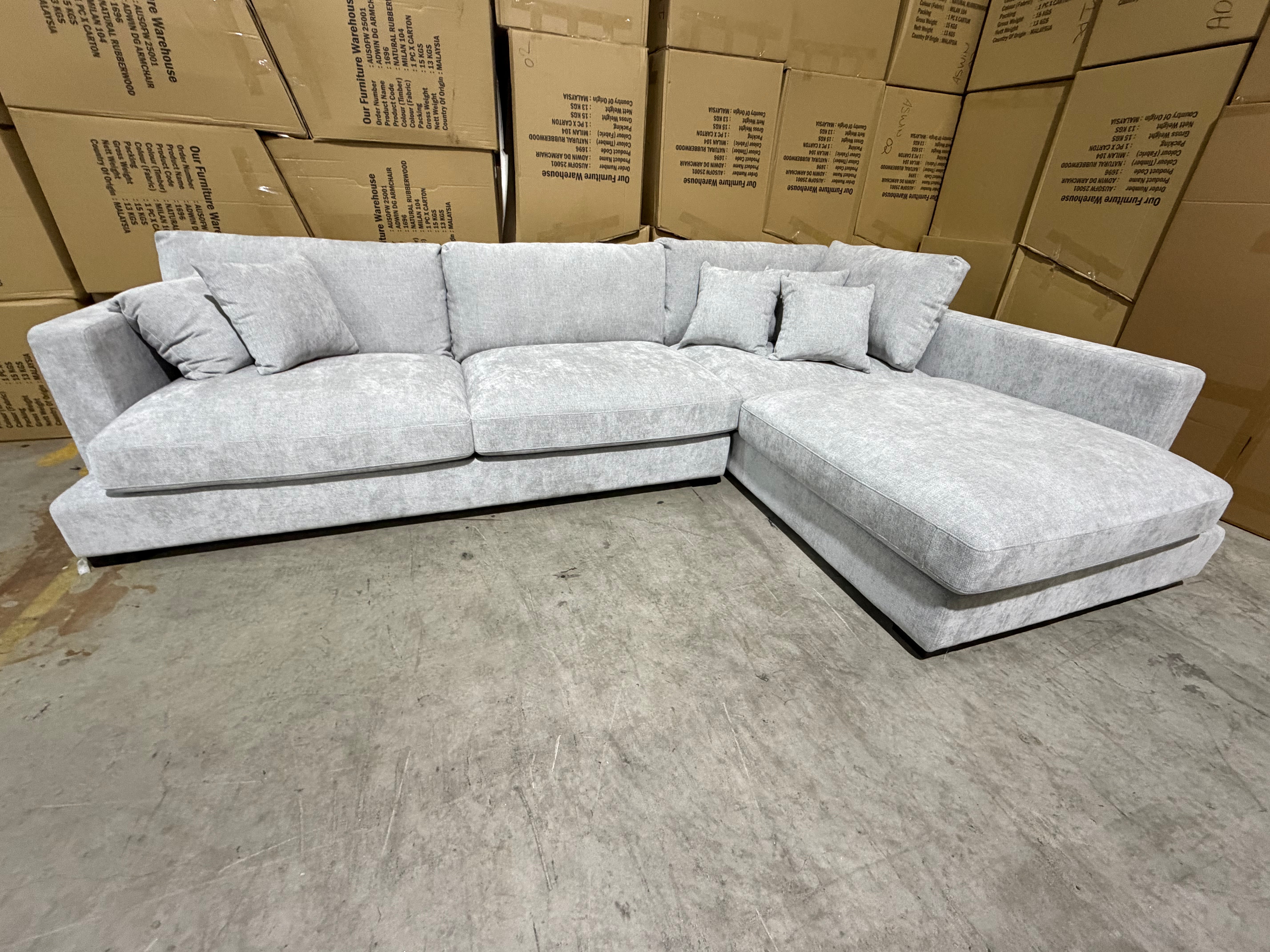 Baxtor Right Chaise Lounge inc scatter Cushions