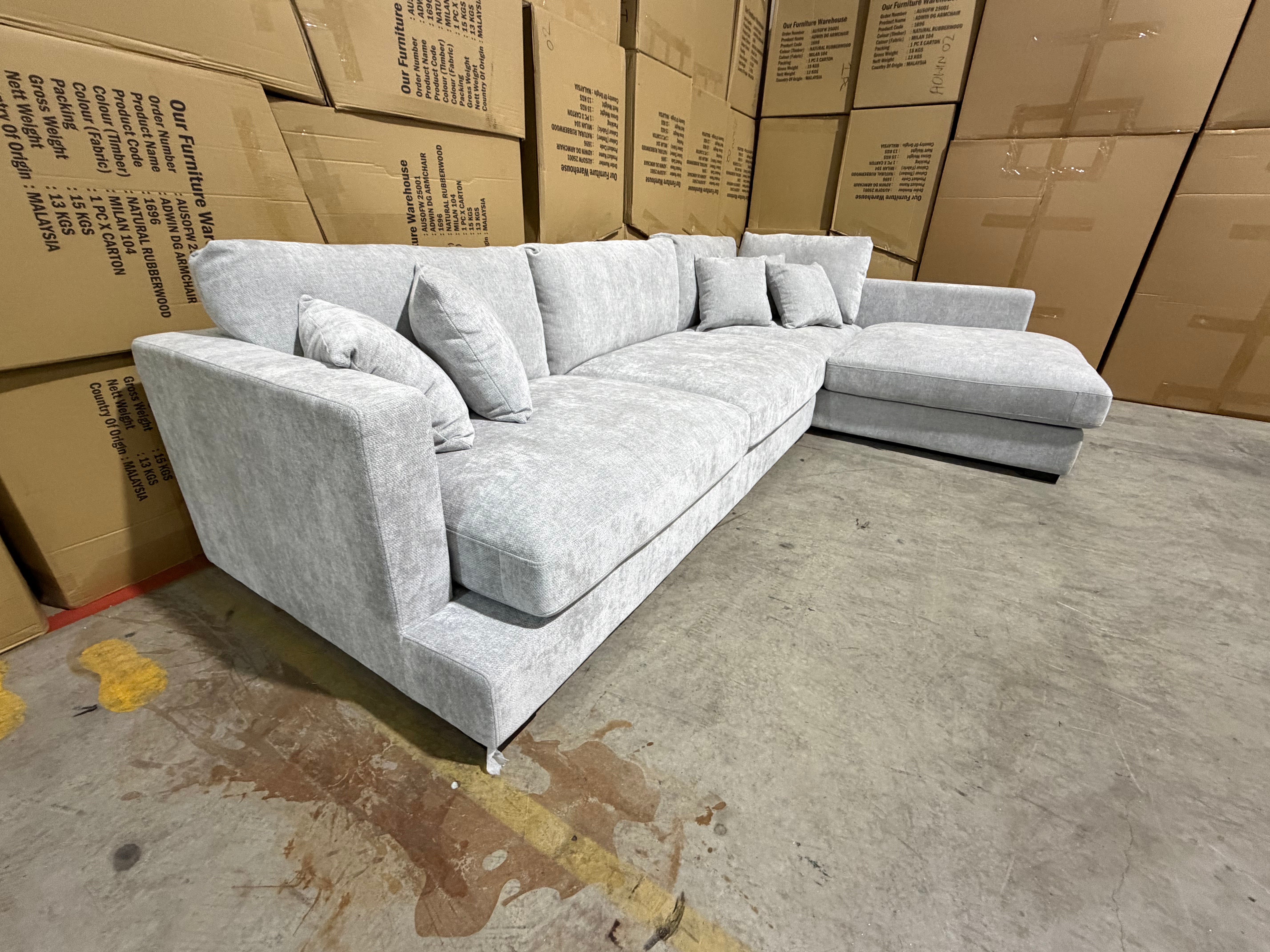 Baxtor Right Chaise Lounge inc scatter Cushions