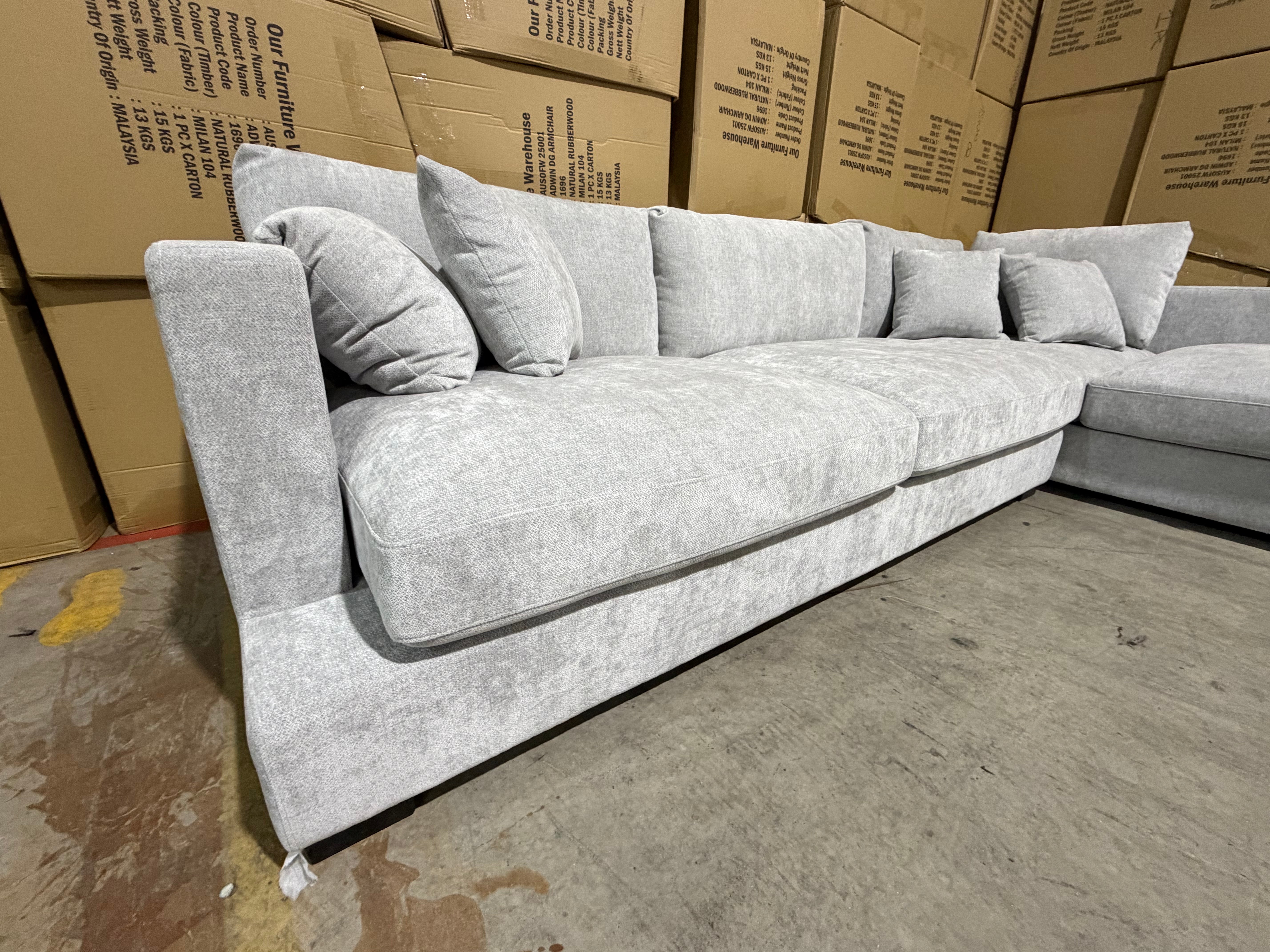Baxtor Right Chaise Lounge inc scatter Cushions