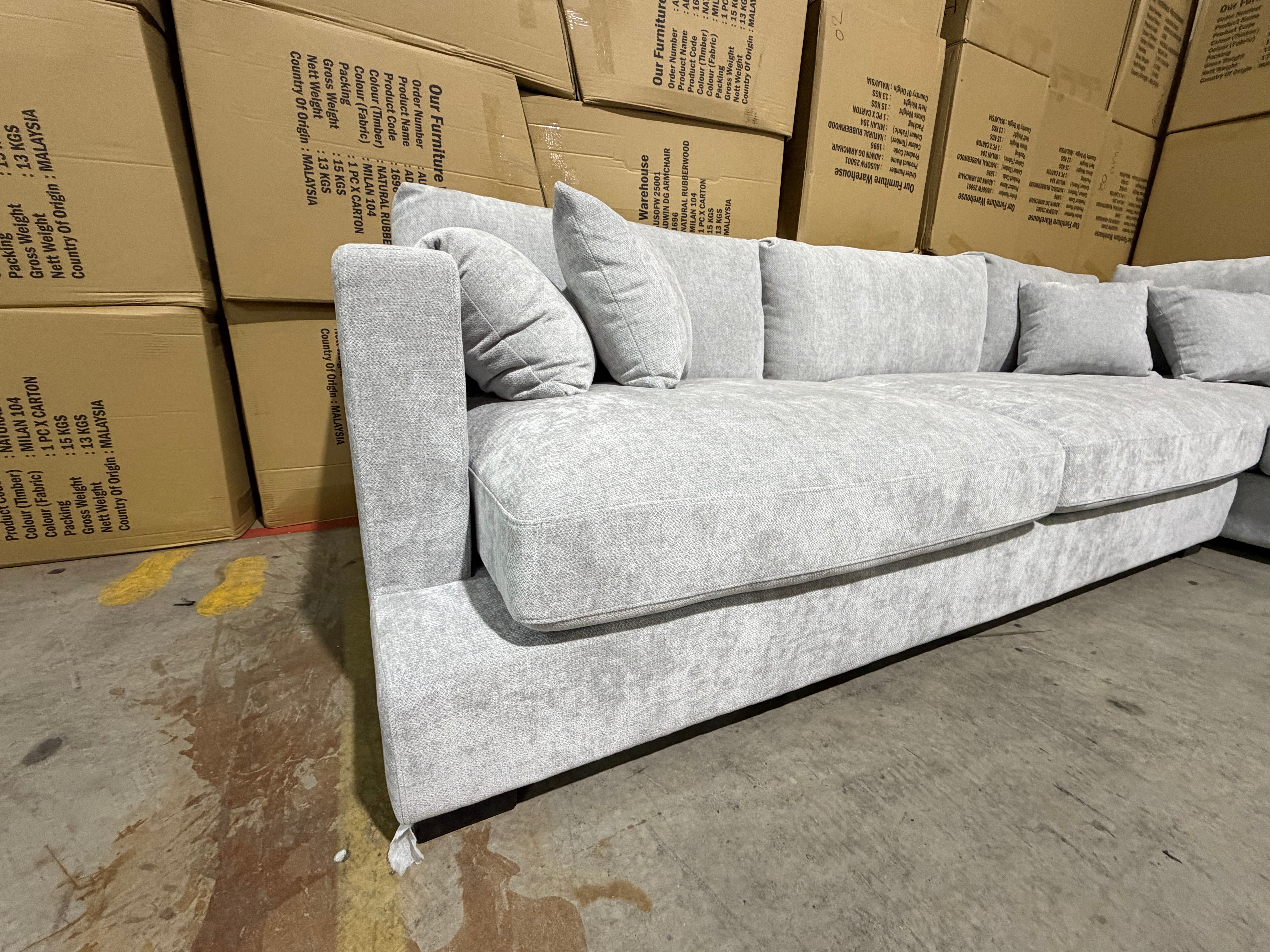 Baxtor Right Chaise Lounge inc scatter Cushions