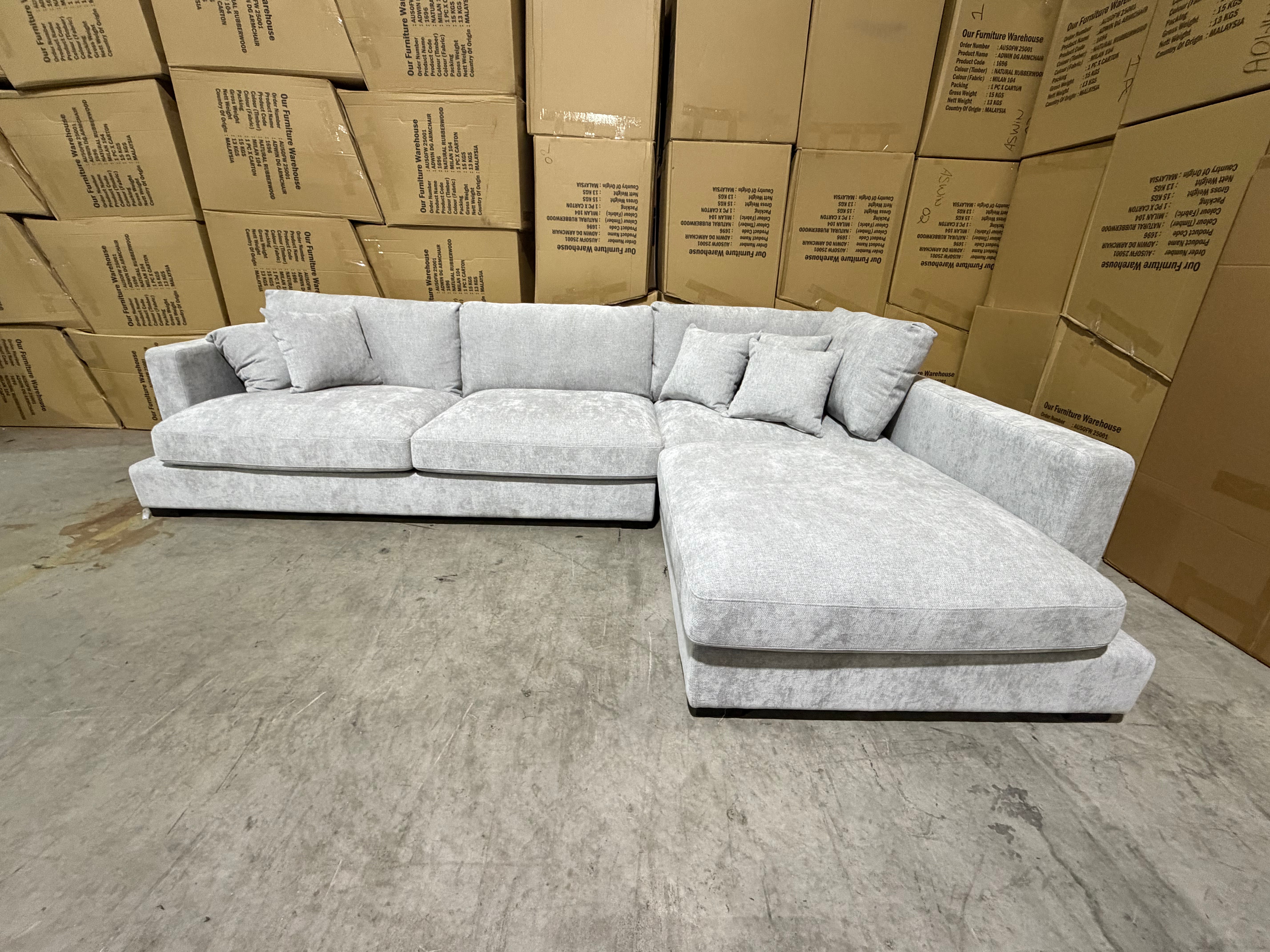 Baxtor Right Chaise Lounge inc scatter Cushions