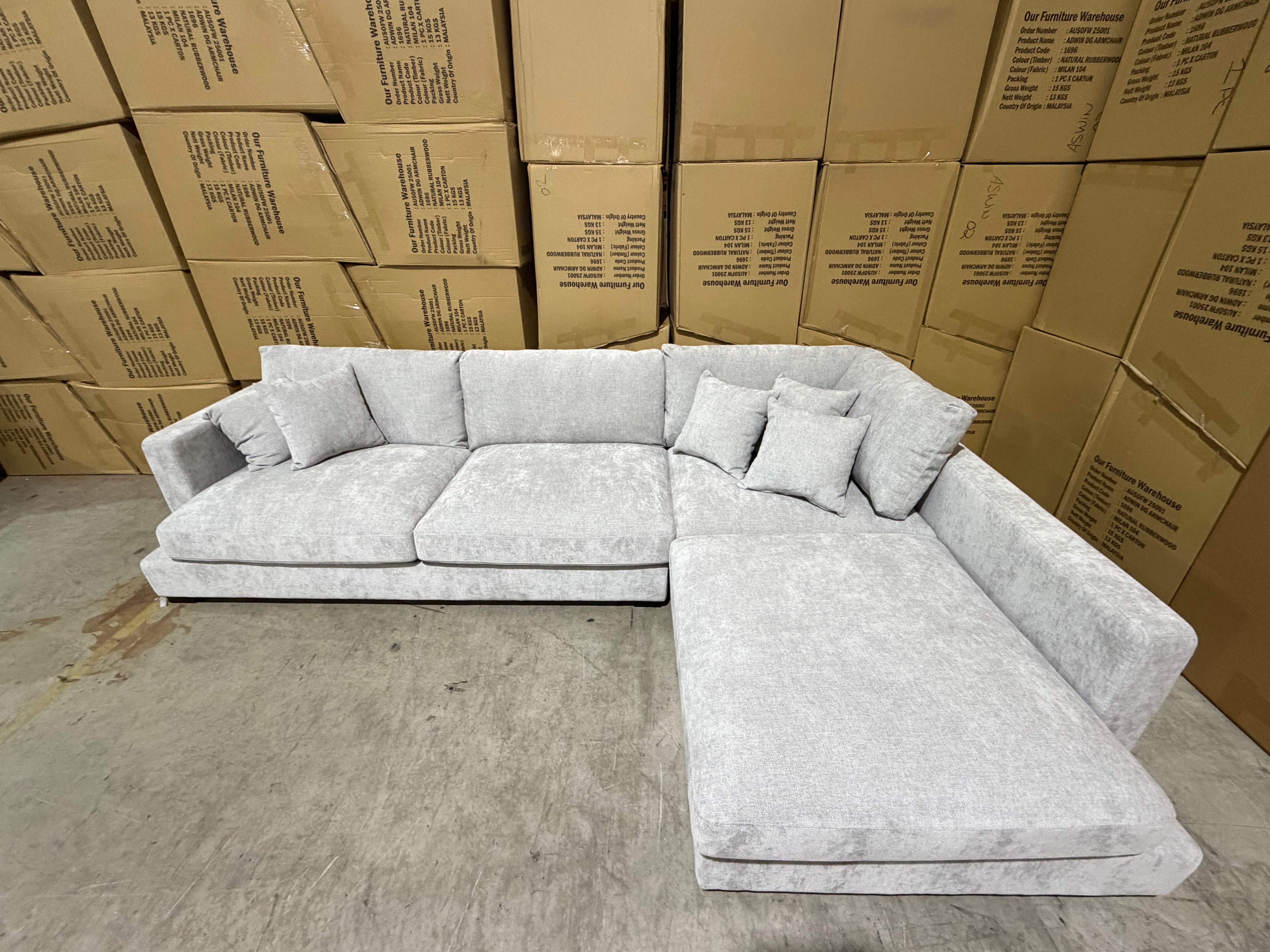 Baxtor Right Chaise Lounge inc scatter Cushions