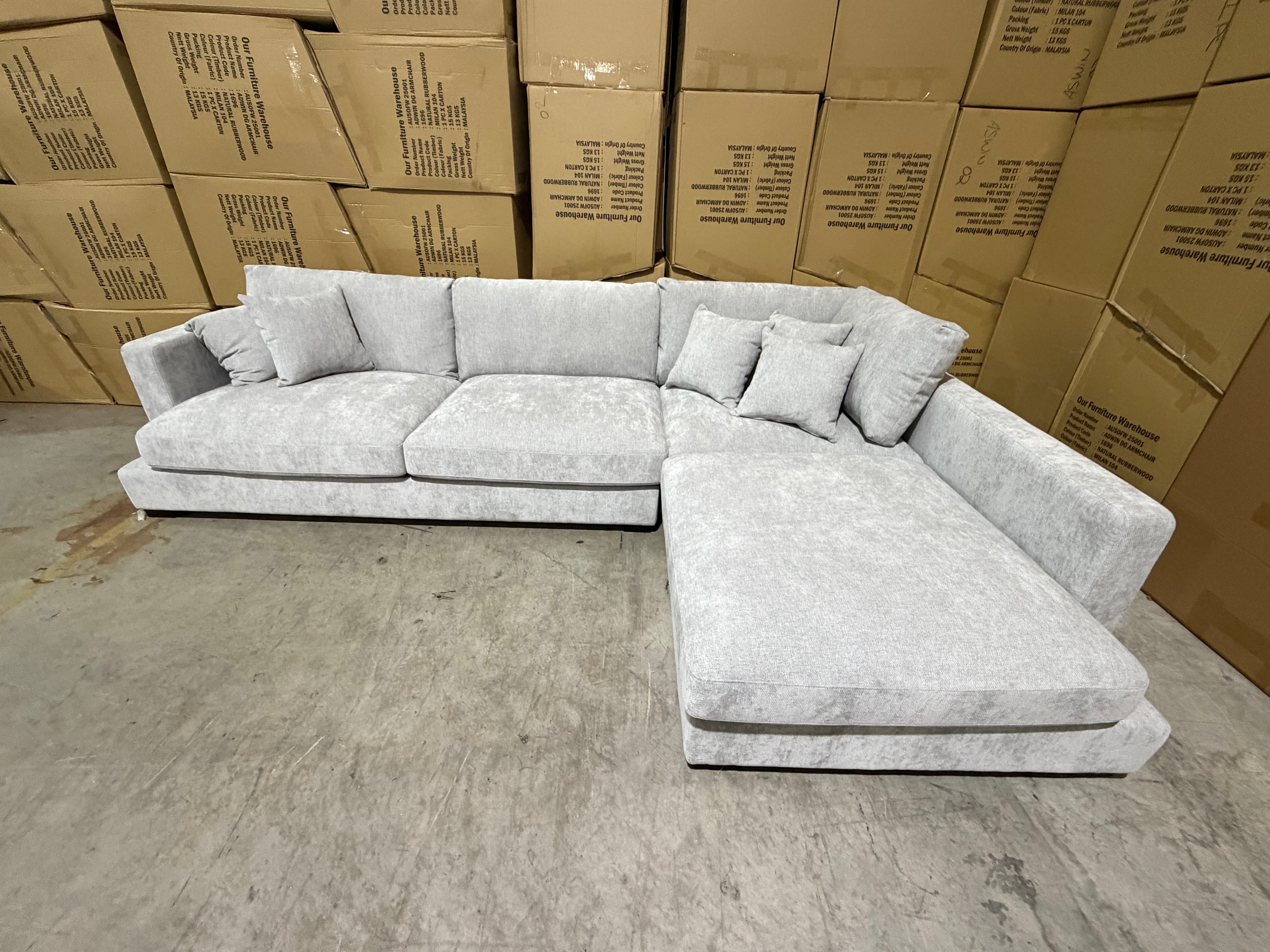 Baxtor Right Chaise Lounge inc scatter Cushions