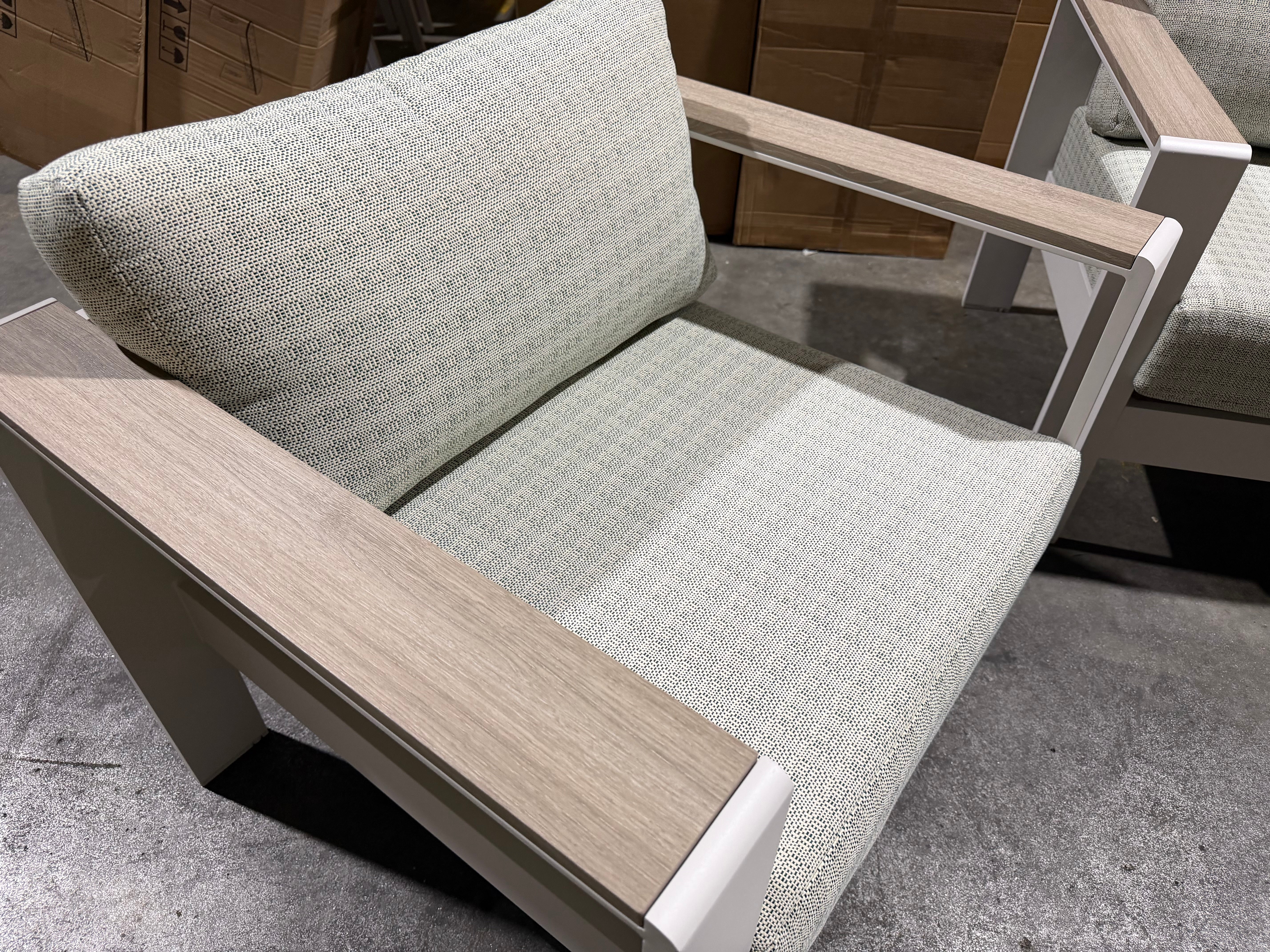 Belden 4PCE Outdoor Lounge Inc Coffee Table