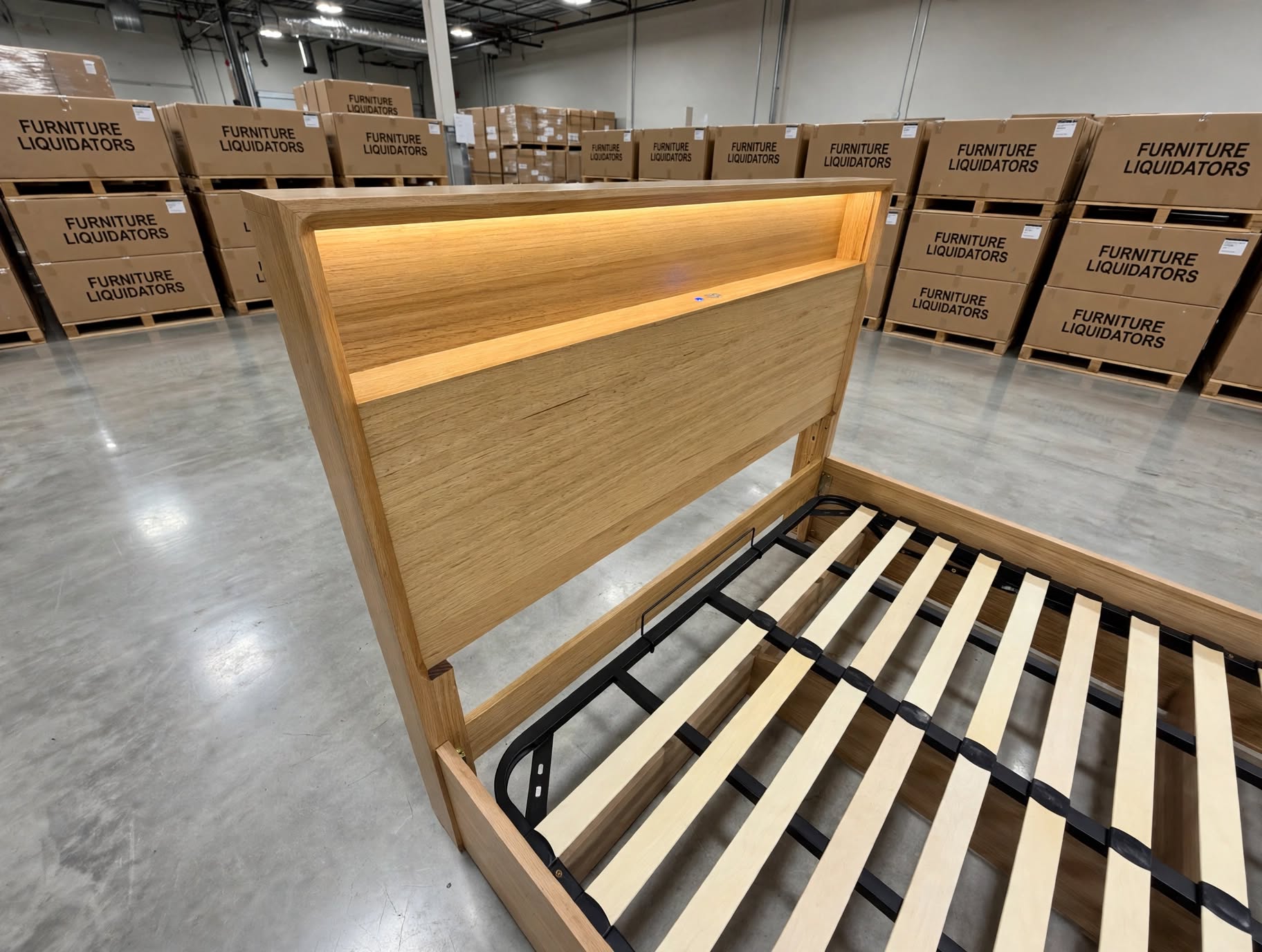 Nashville King Size Bed With Gas Lift Storage In Tassie Oak