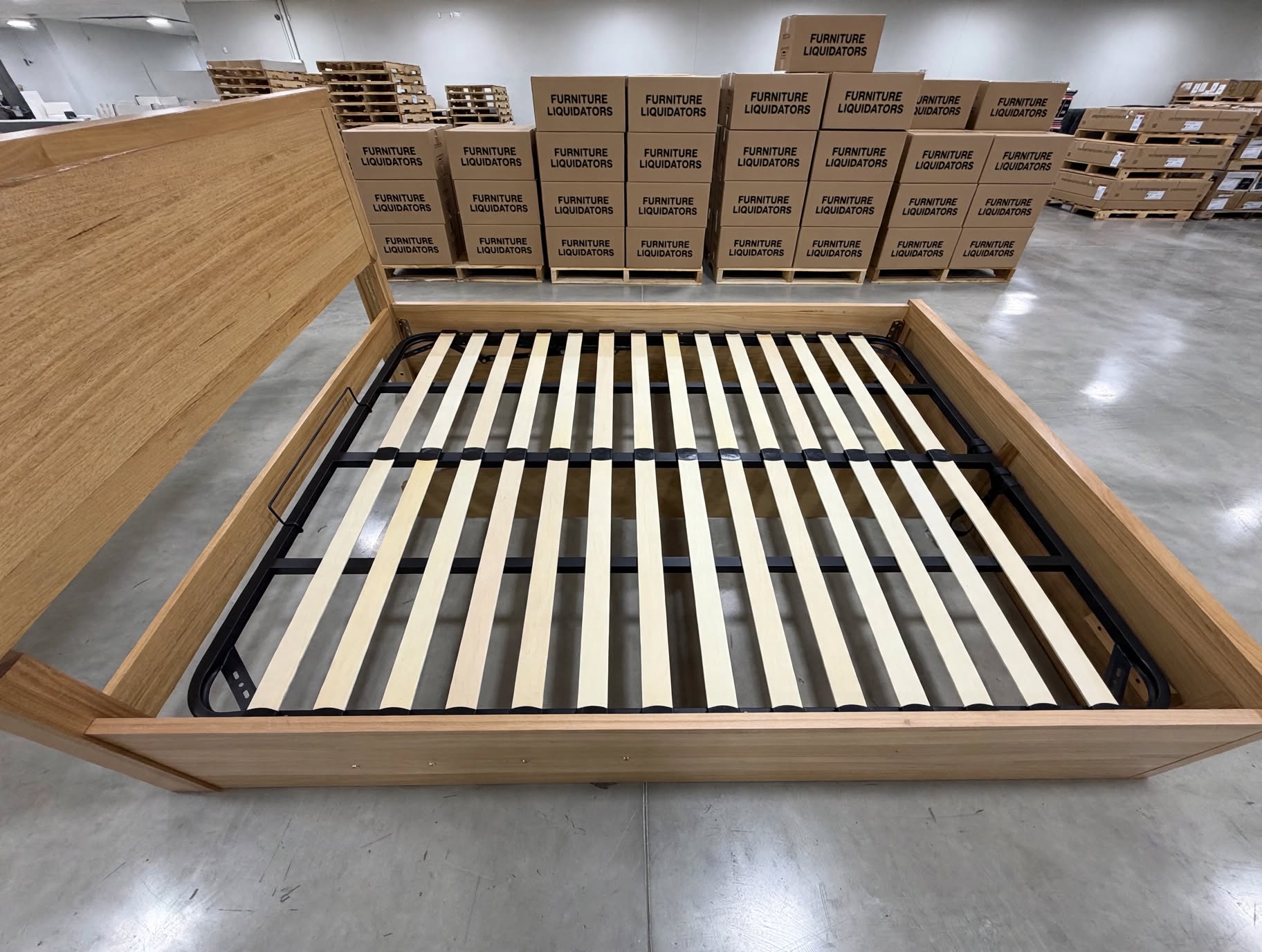 Nashville King Size Bed With Gas Lift Storage In Tassie Oak