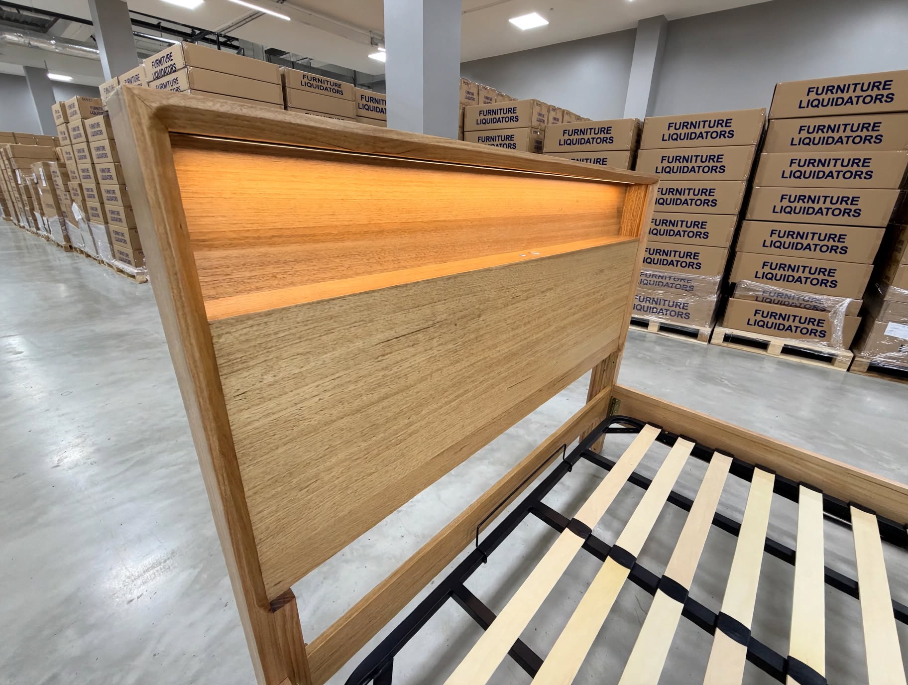 Nashville King Size Bed With Gas Lift Storage In Tassie Oak
