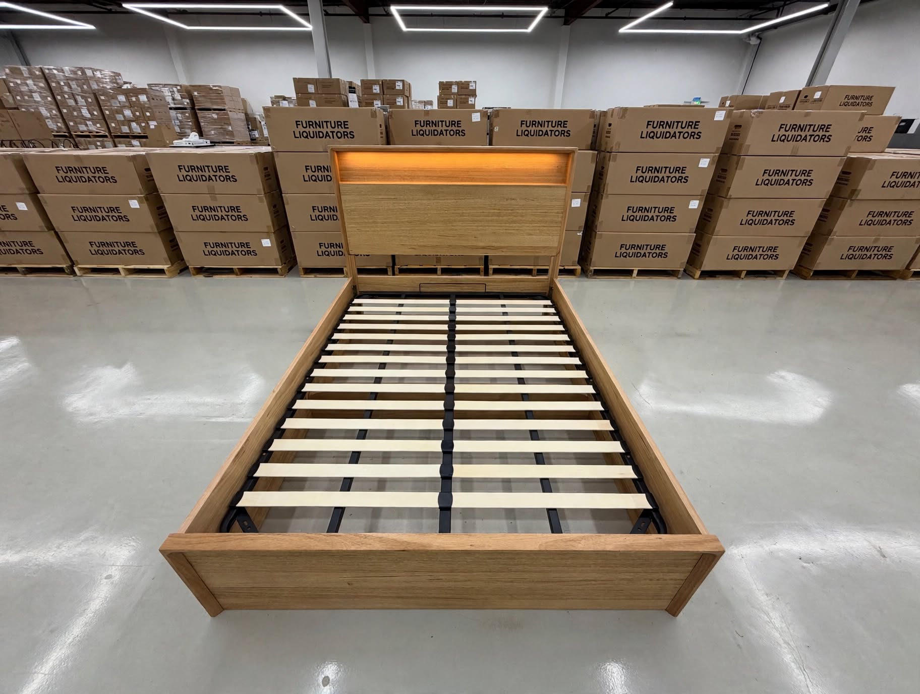 Nashville King Size Bed With Gas Lift Storage In Tassie Oak