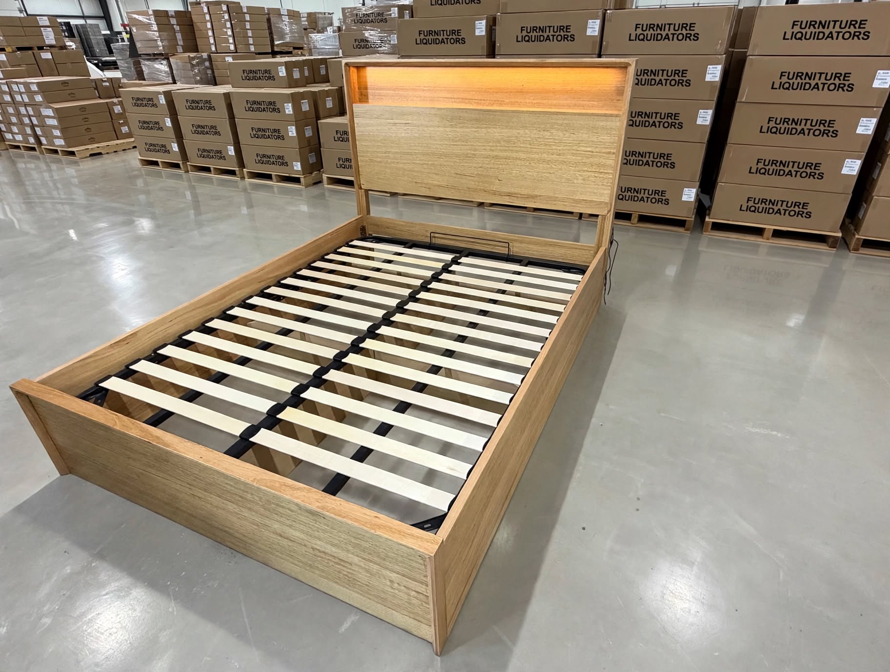 Nashville King Size Bed With Gas Lift Storage In Tassie Oak