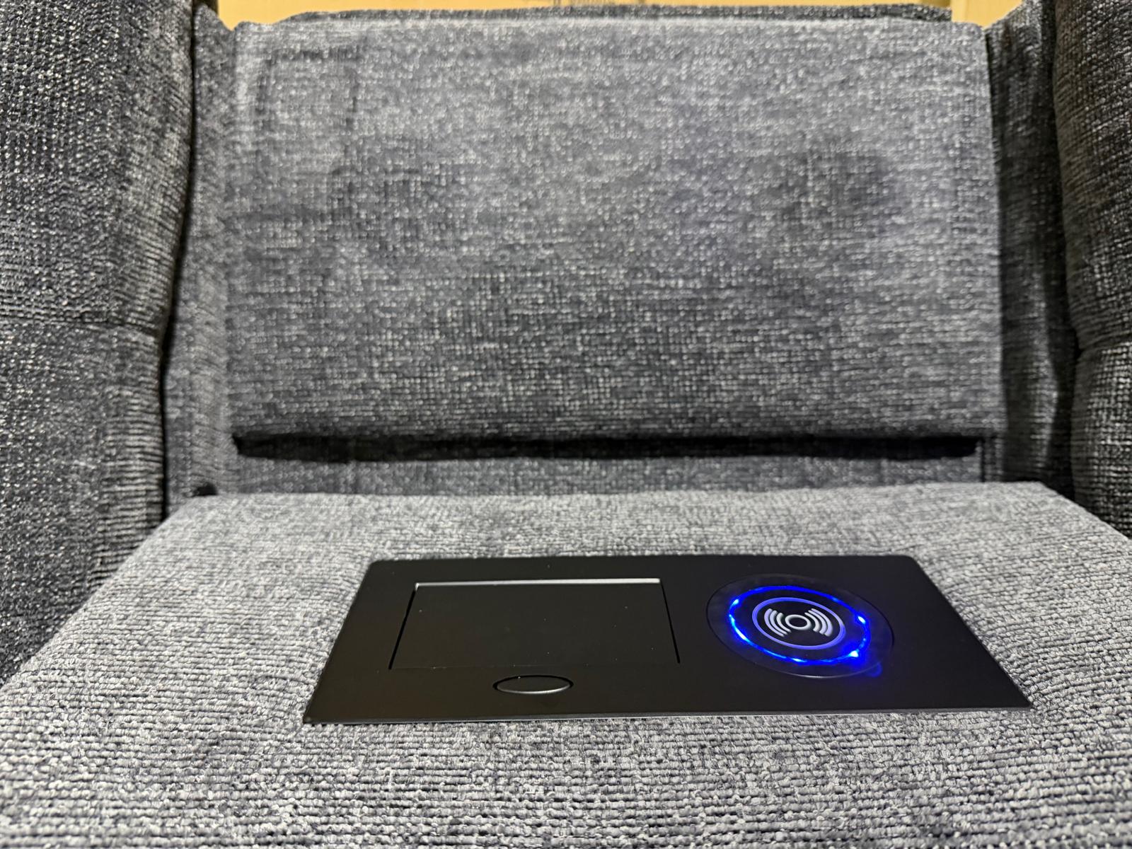 Pilot 3+1+1 Electric Recliners in Licroice