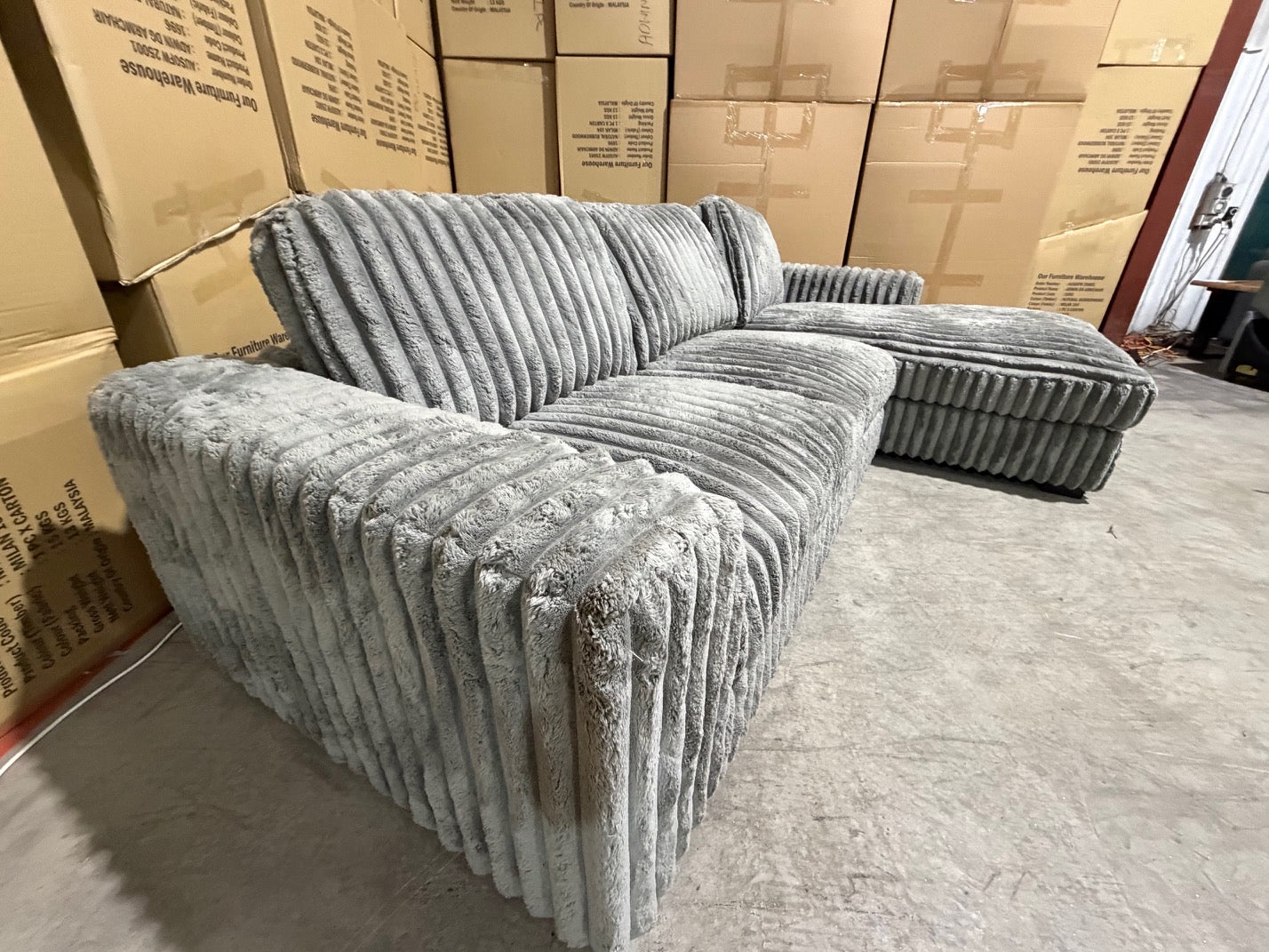 Willow RHF chaise lounge in grey Super Cord