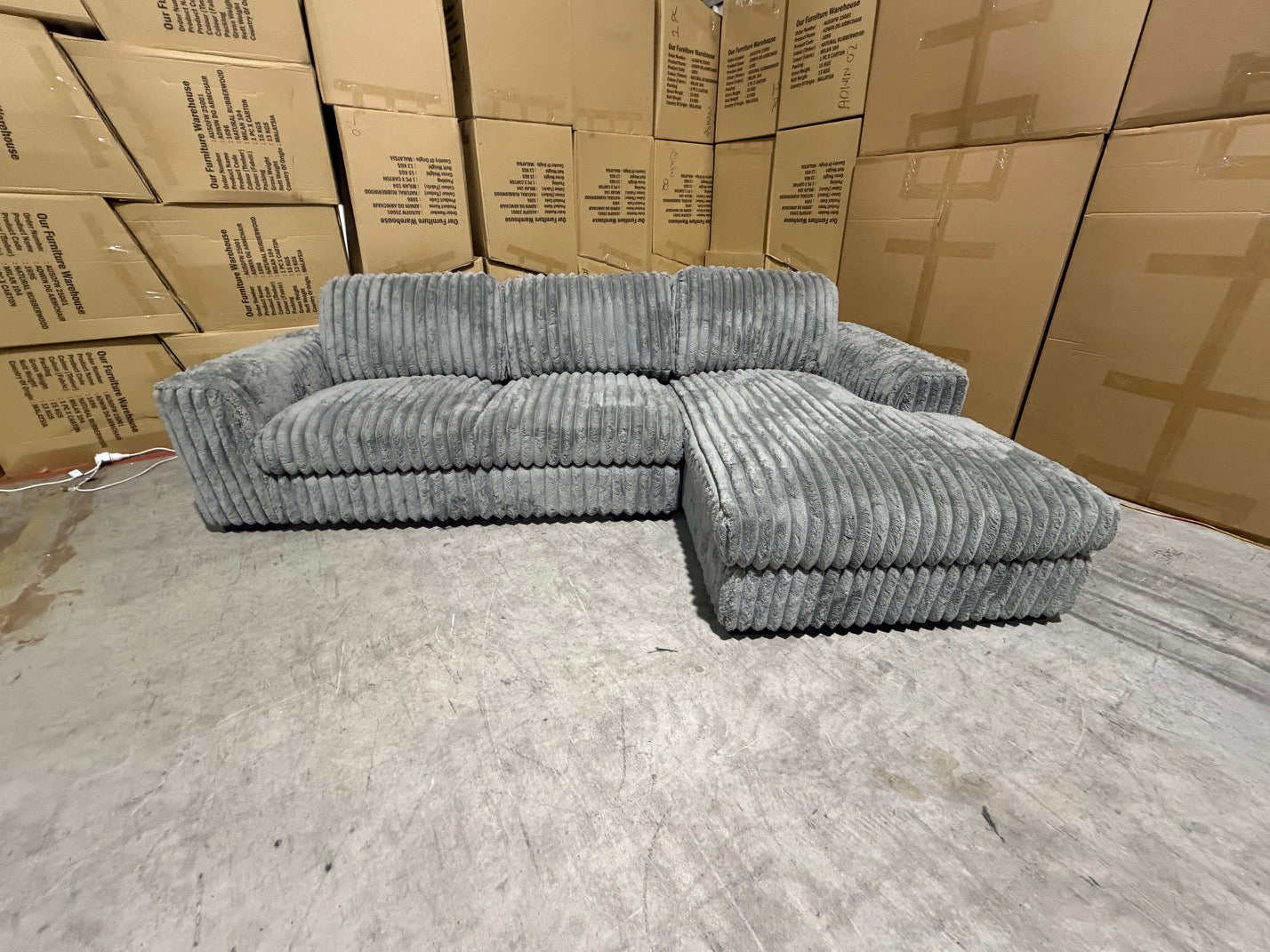 Willow RHF chaise lounge in grey Super Cord
