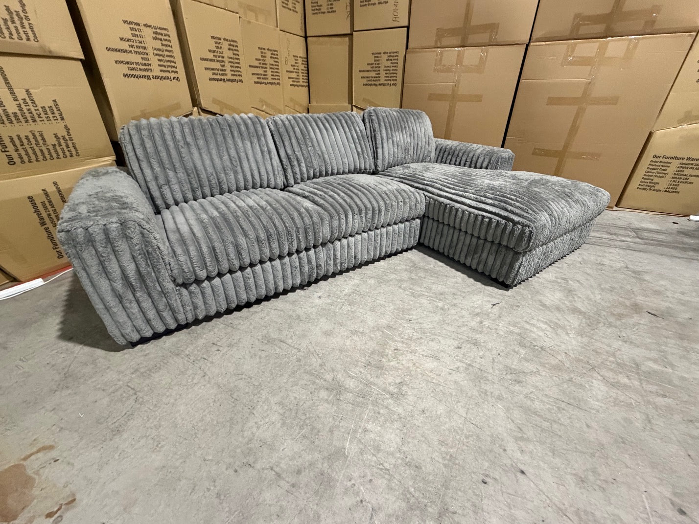 Willow RHF chaise lounge in grey Super Cord